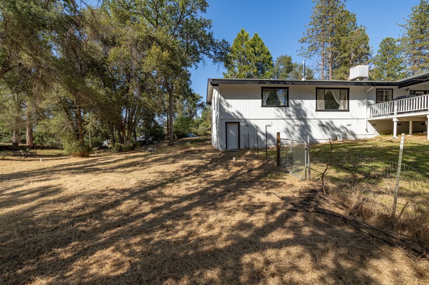 48866 Rock Point Rd, Oakhurst, CA 93644
