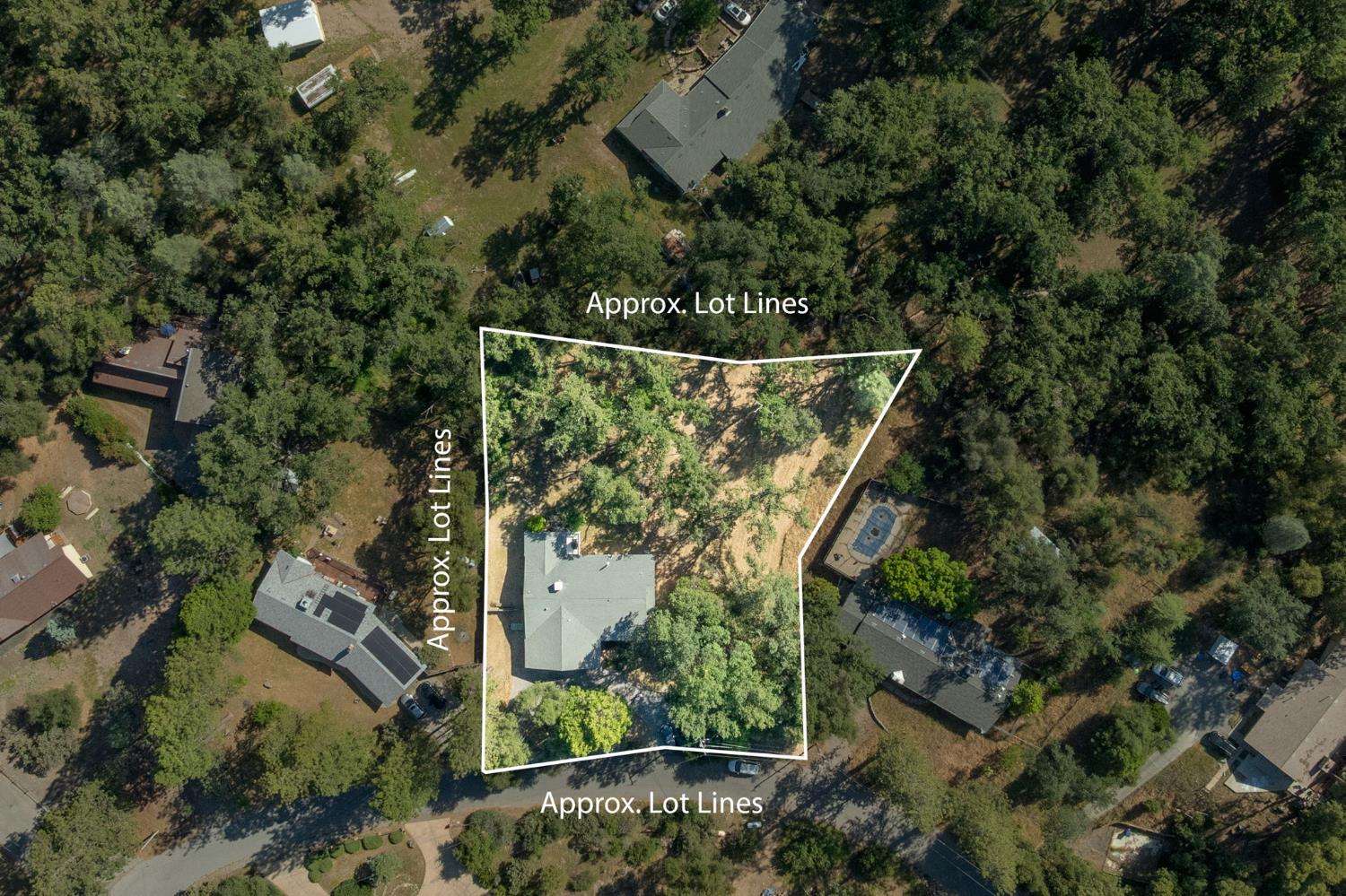48866 Rock Point Rd, Oakhurst, CA 93644
