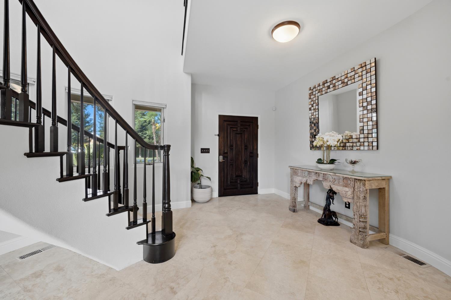 1700 N Roeben Dr, Visalia, CA 93291