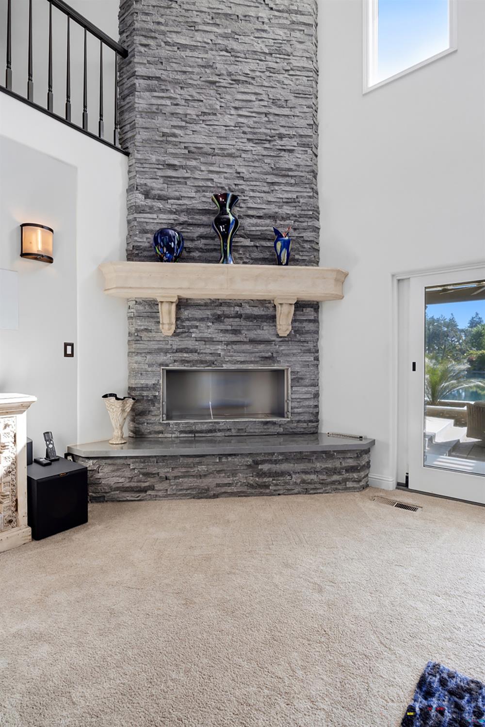 1700 N Roeben Dr, Visalia, CA 93291