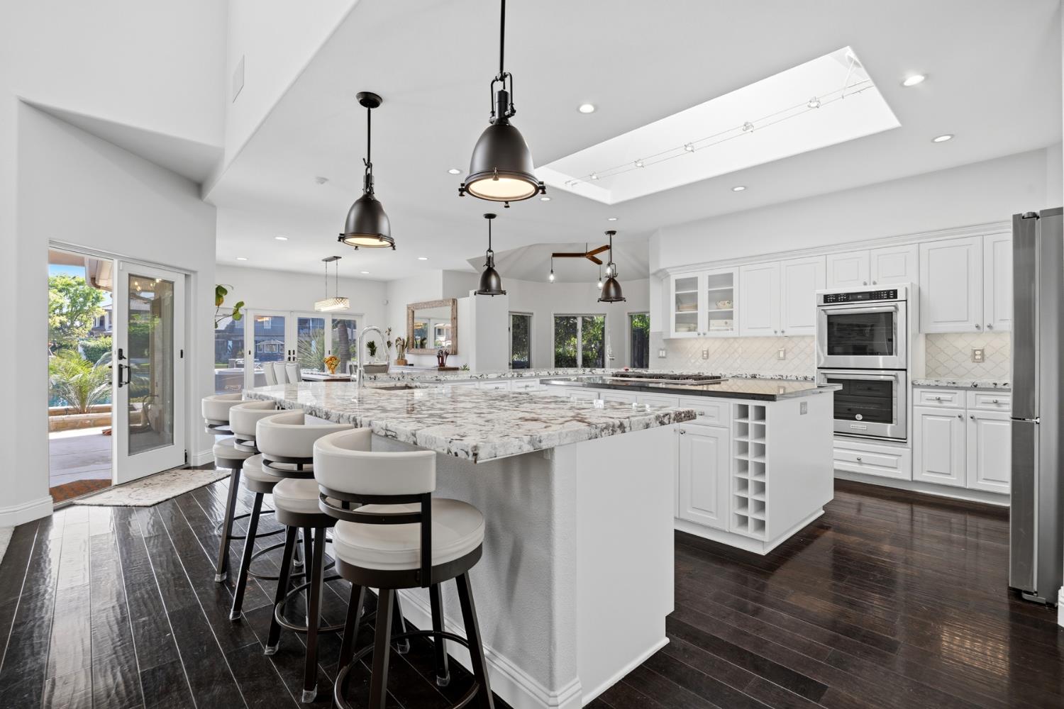 1700 N Roeben Dr, Visalia, CA 93291