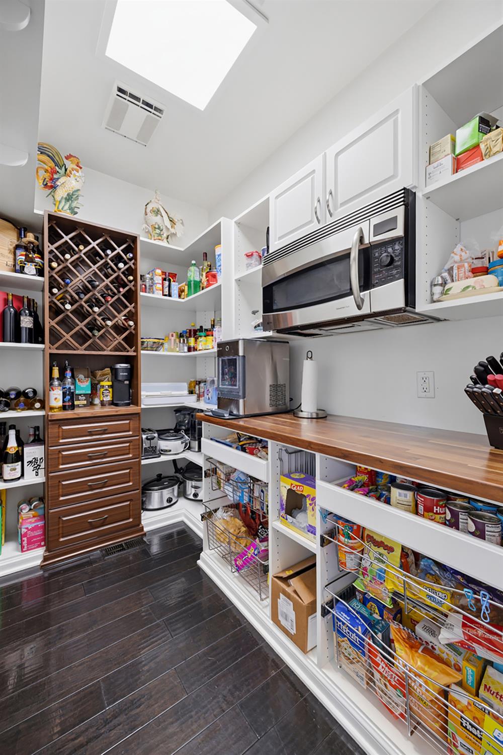 1700 N Roeben Dr, Visalia, CA 93291