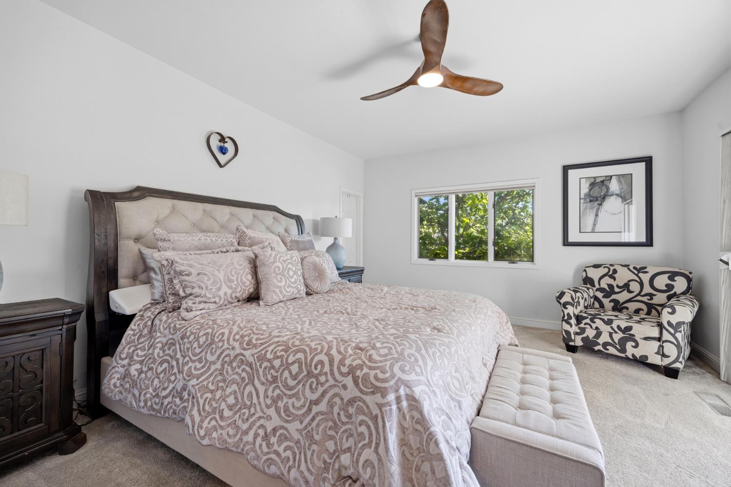 1700 N Roeben Dr, Visalia, CA 93291