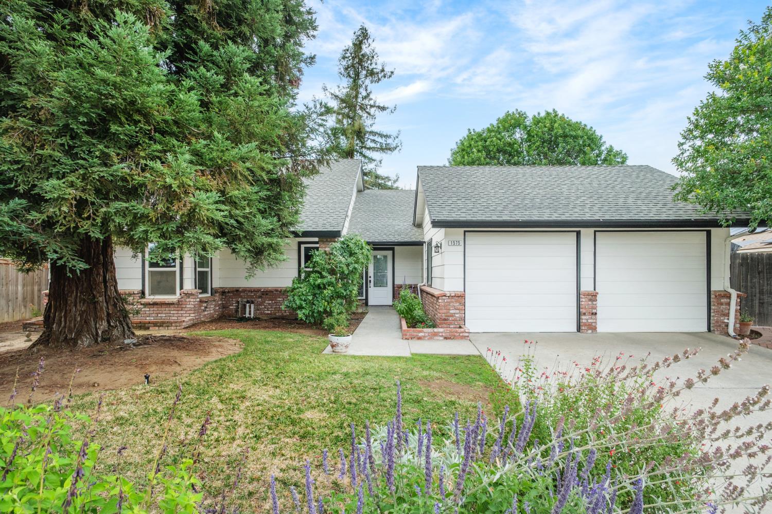 1575 Purvis Ave, Clovis, CA 93611
