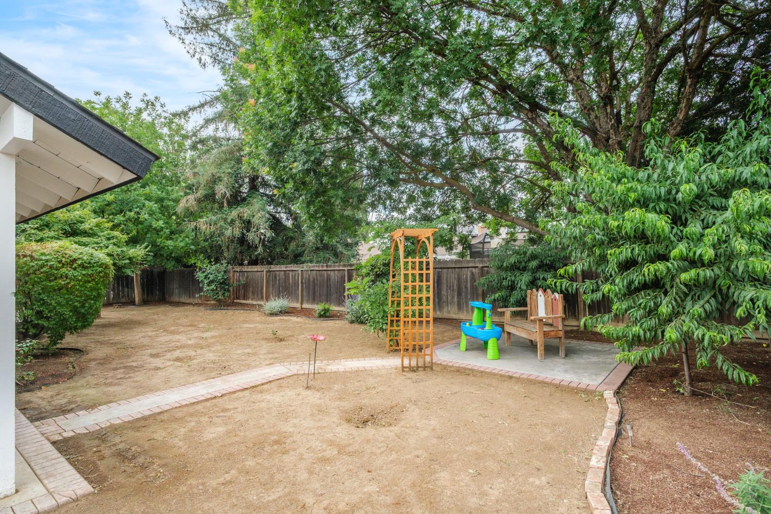 1575 Purvis Ave, Clovis, CA 93611
