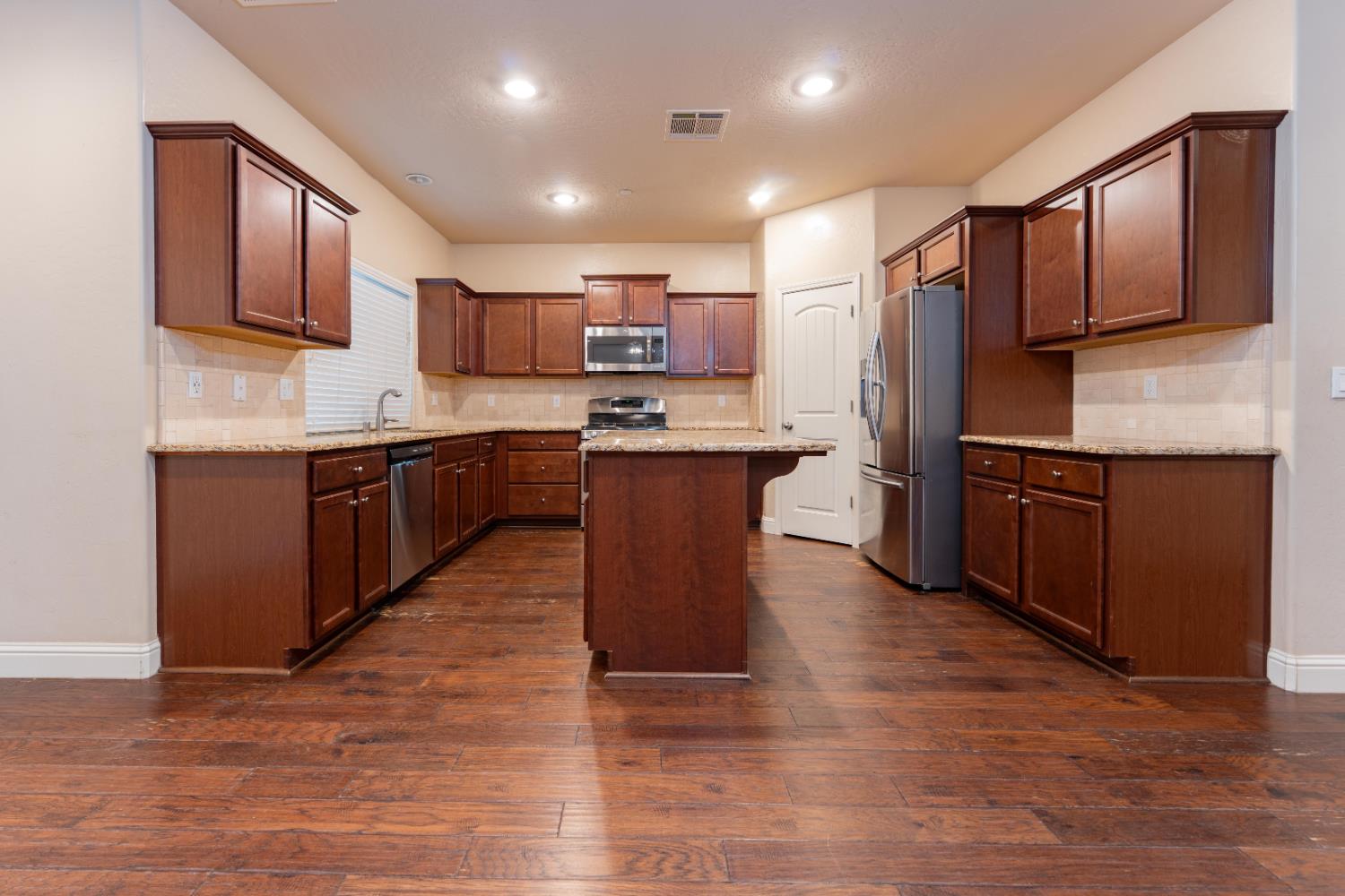 6162 E Farrin Ave, Fresno, CA 93727