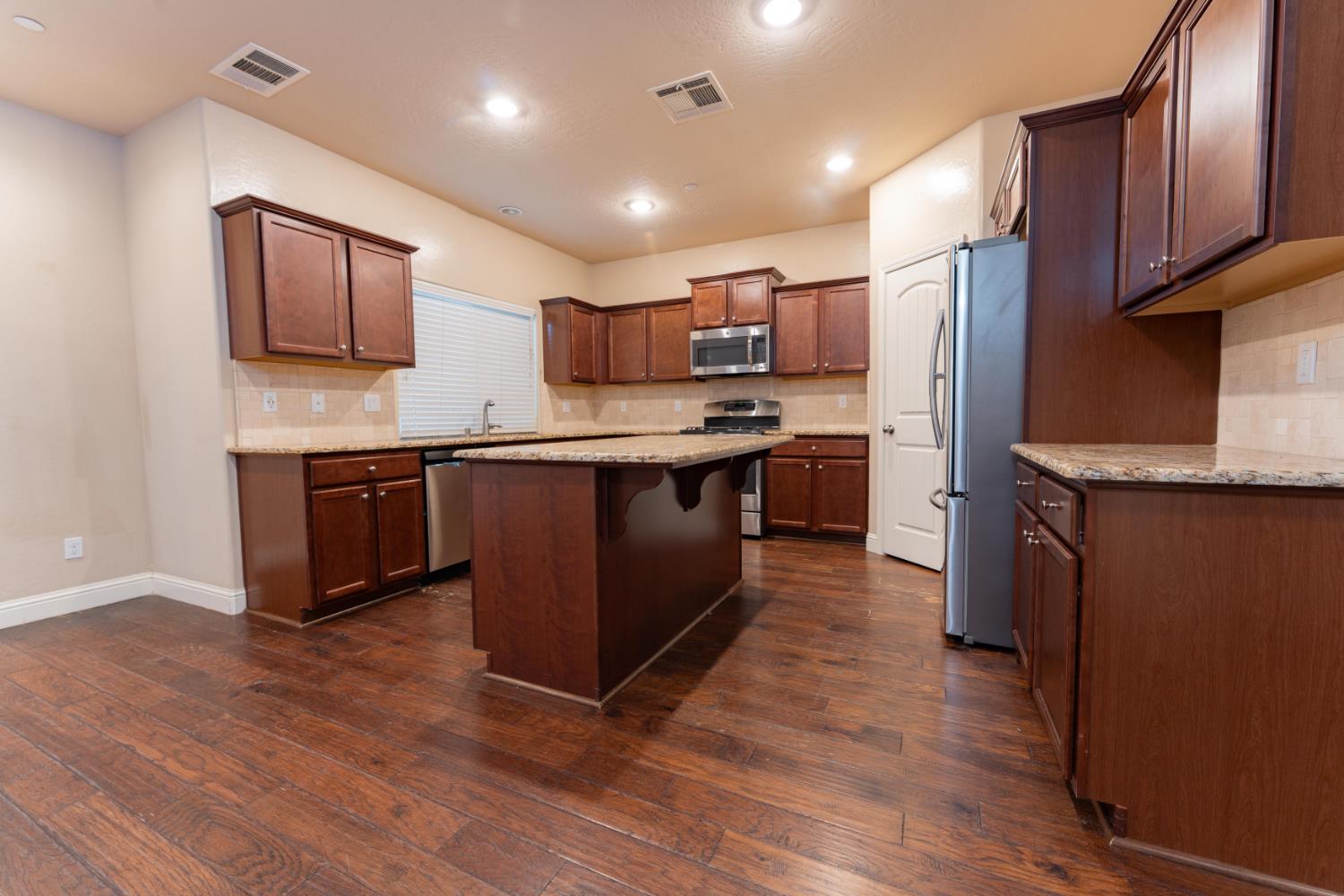 6162 E Farrin Ave, Fresno, CA 93727