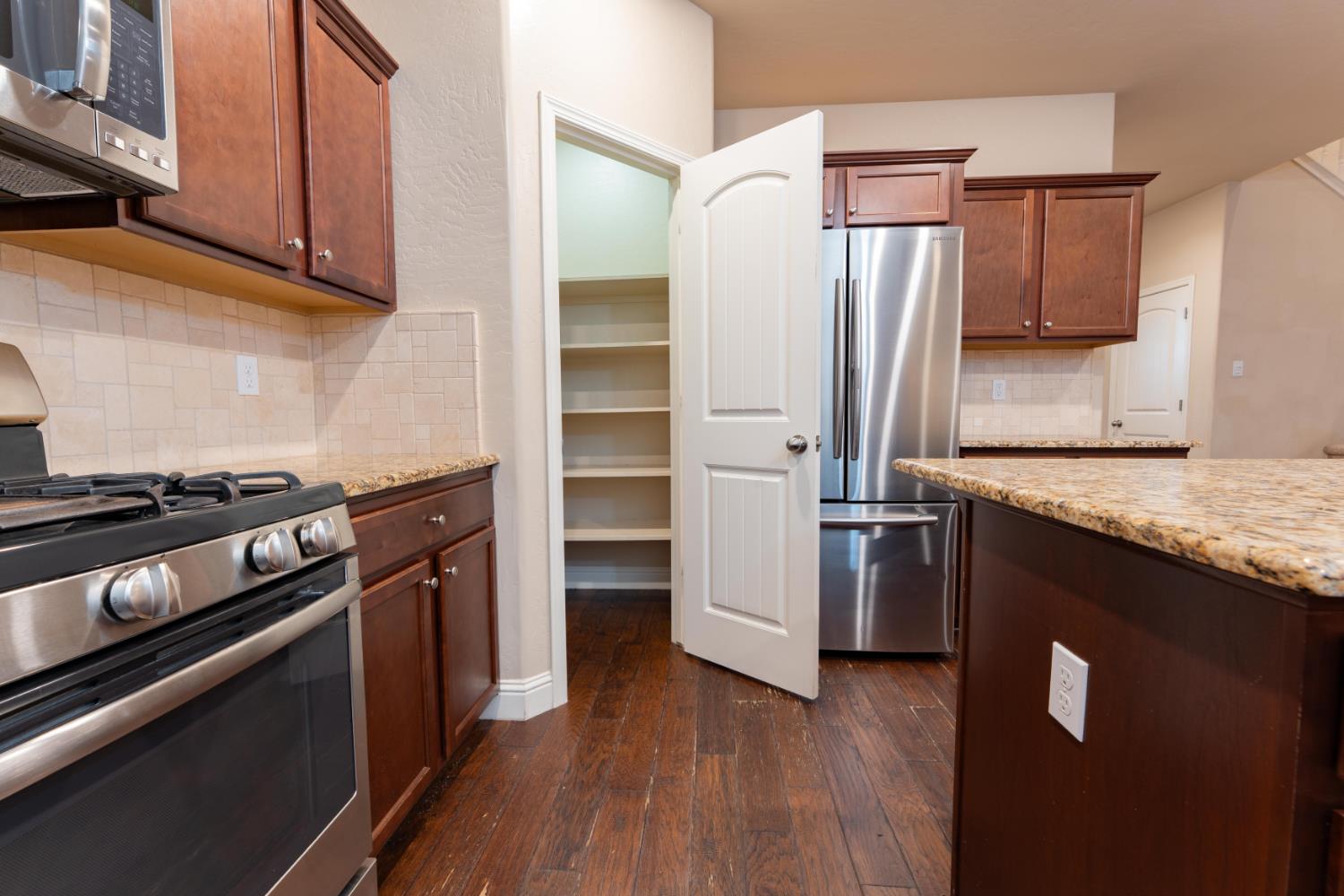 6162 E Farrin Ave, Fresno, CA 93727