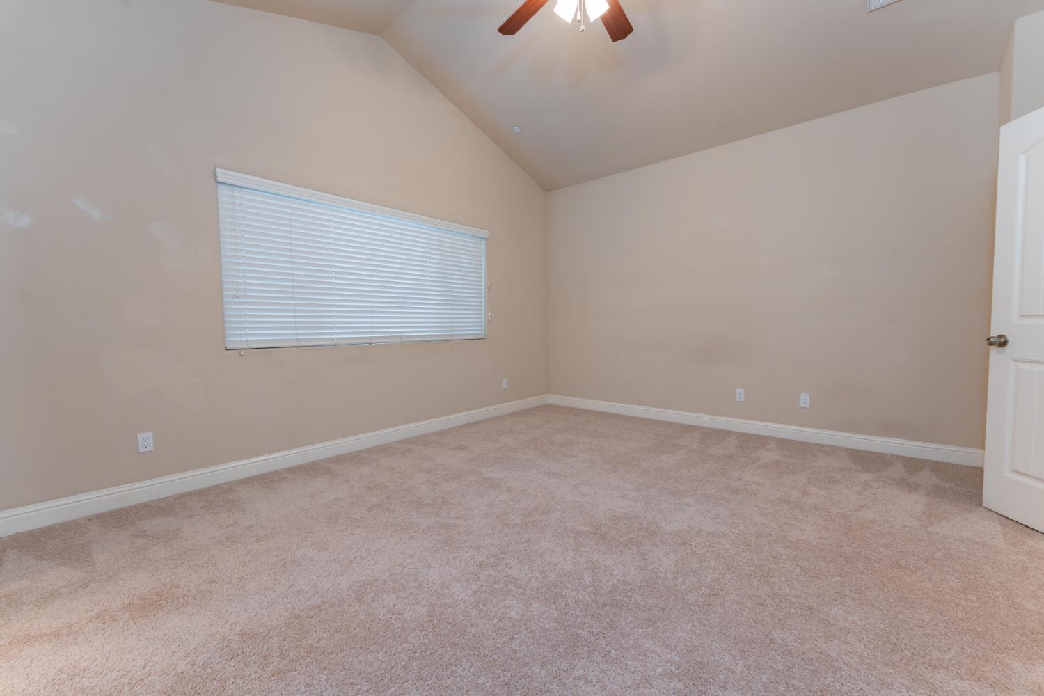 6162 E Farrin Ave, Fresno, CA 93727