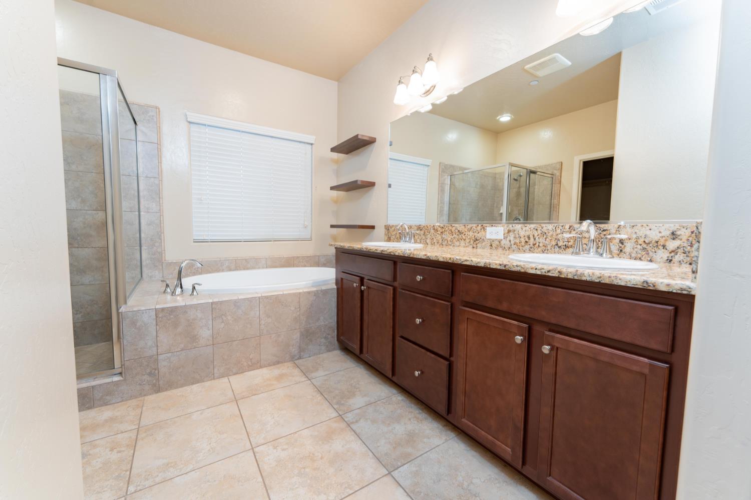 6162 E Farrin Ave, Fresno, CA 93727