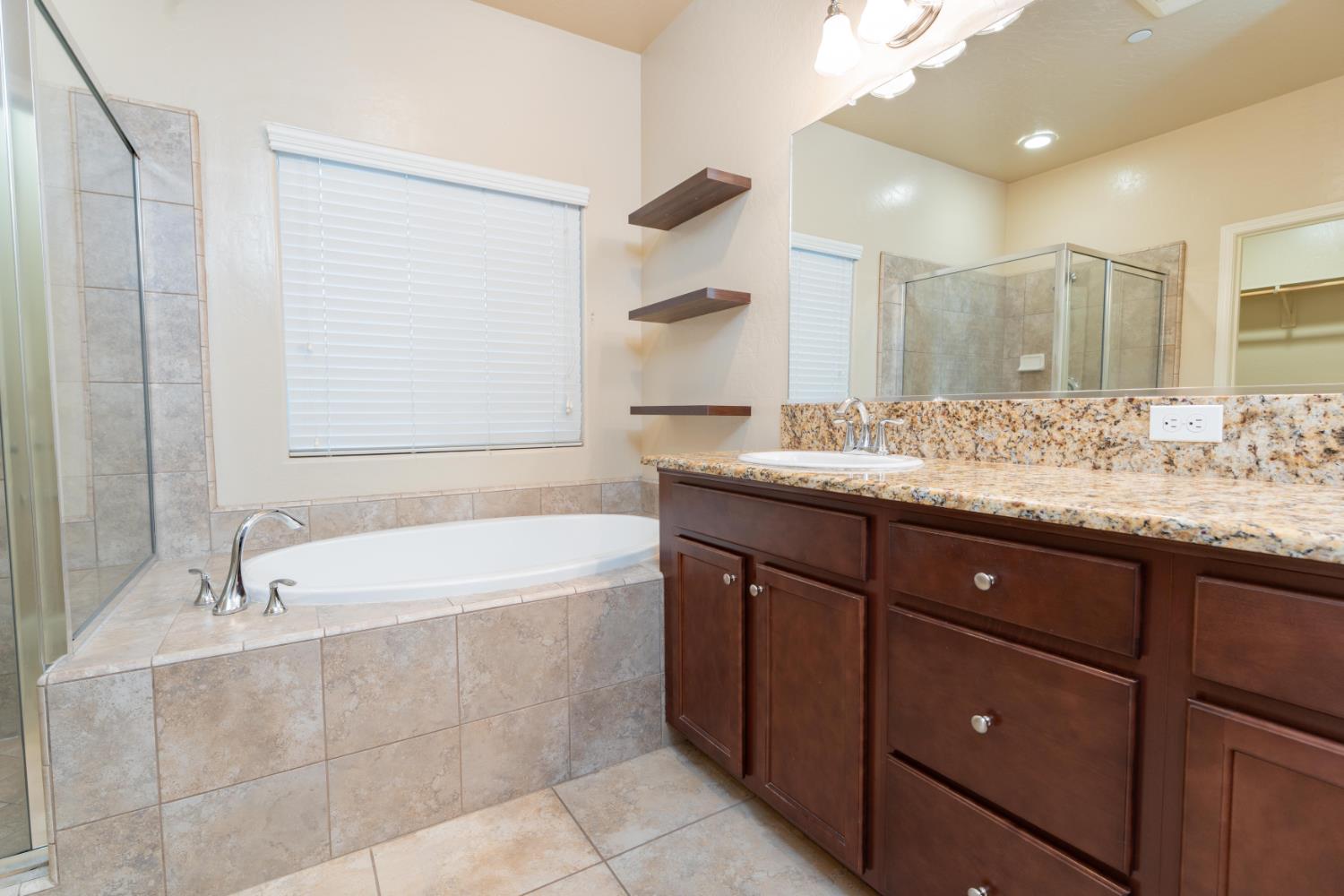 6162 E Farrin Ave, Fresno, CA 93727