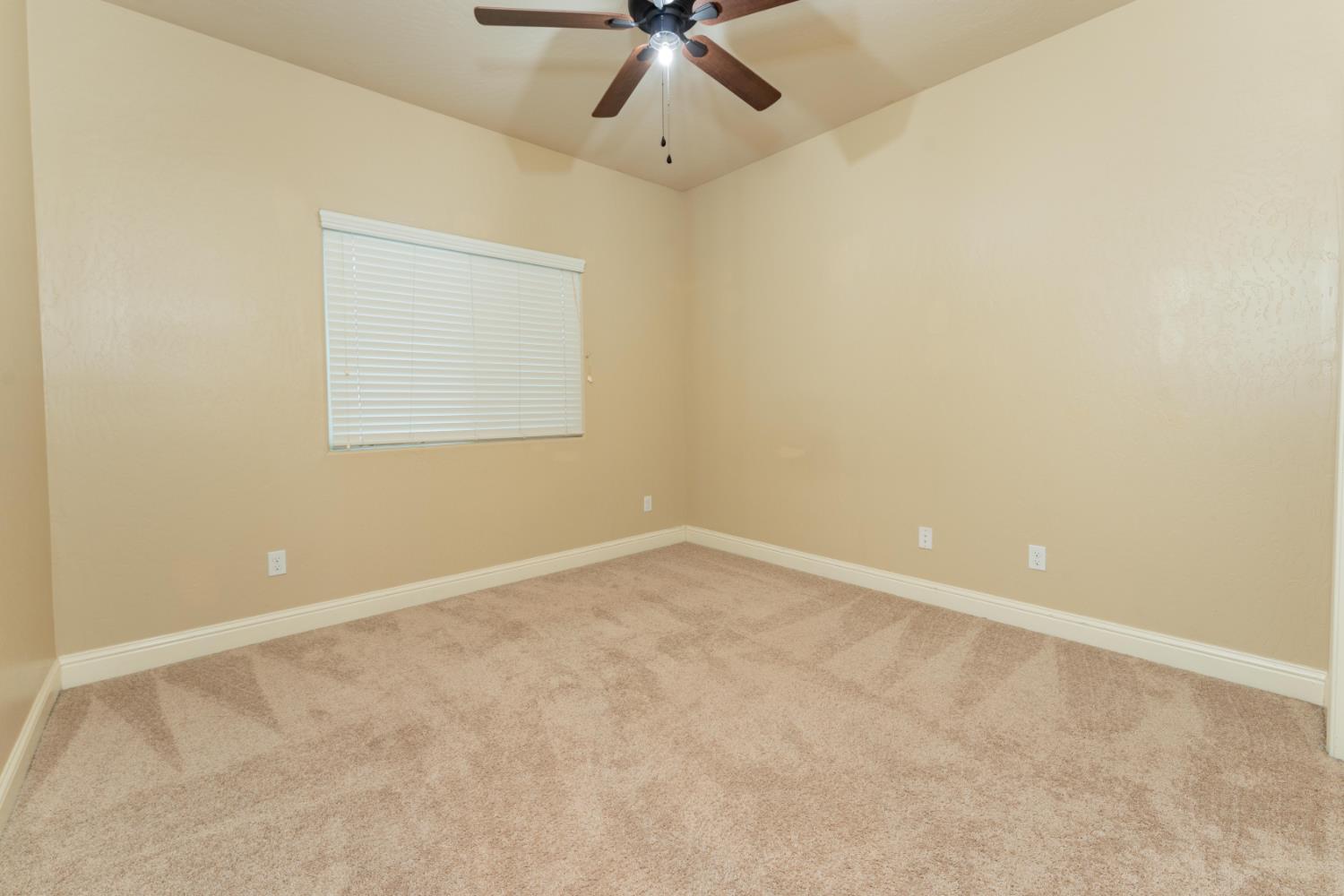 6162 E Farrin Ave, Fresno, CA 93727