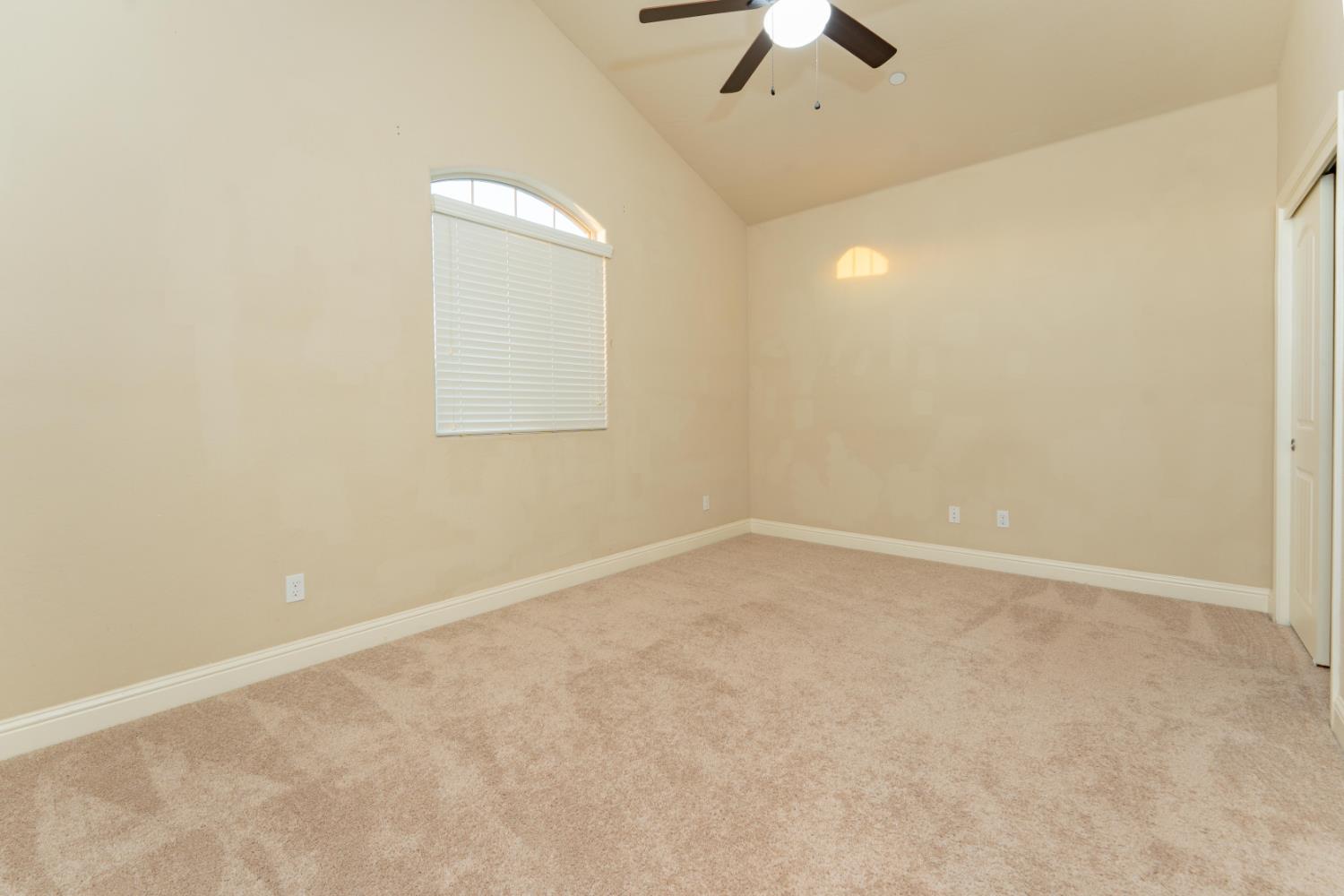 6162 E Farrin Ave, Fresno, CA 93727