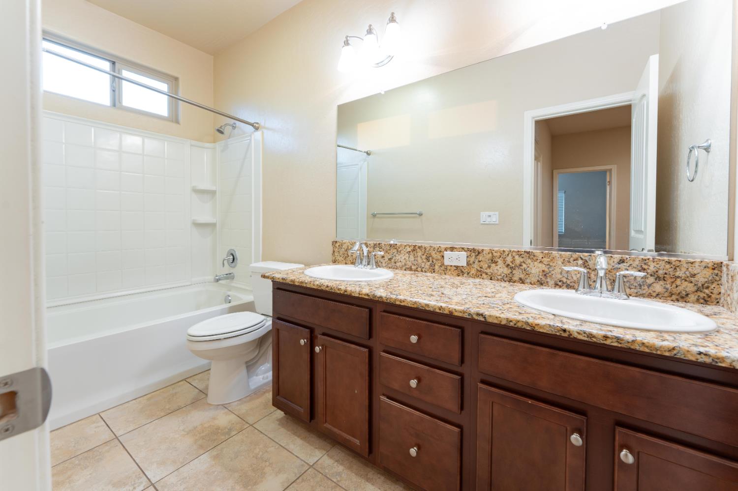 6162 E Farrin Ave, Fresno, CA 93727