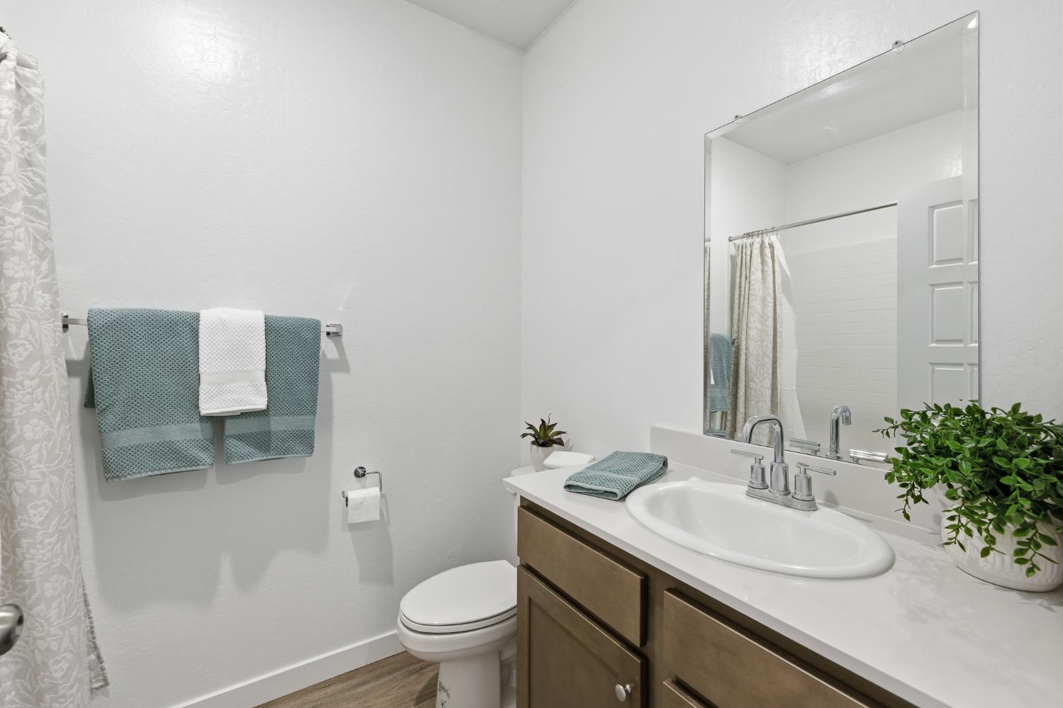 7034 W Willis, Fresno, CA 93723
