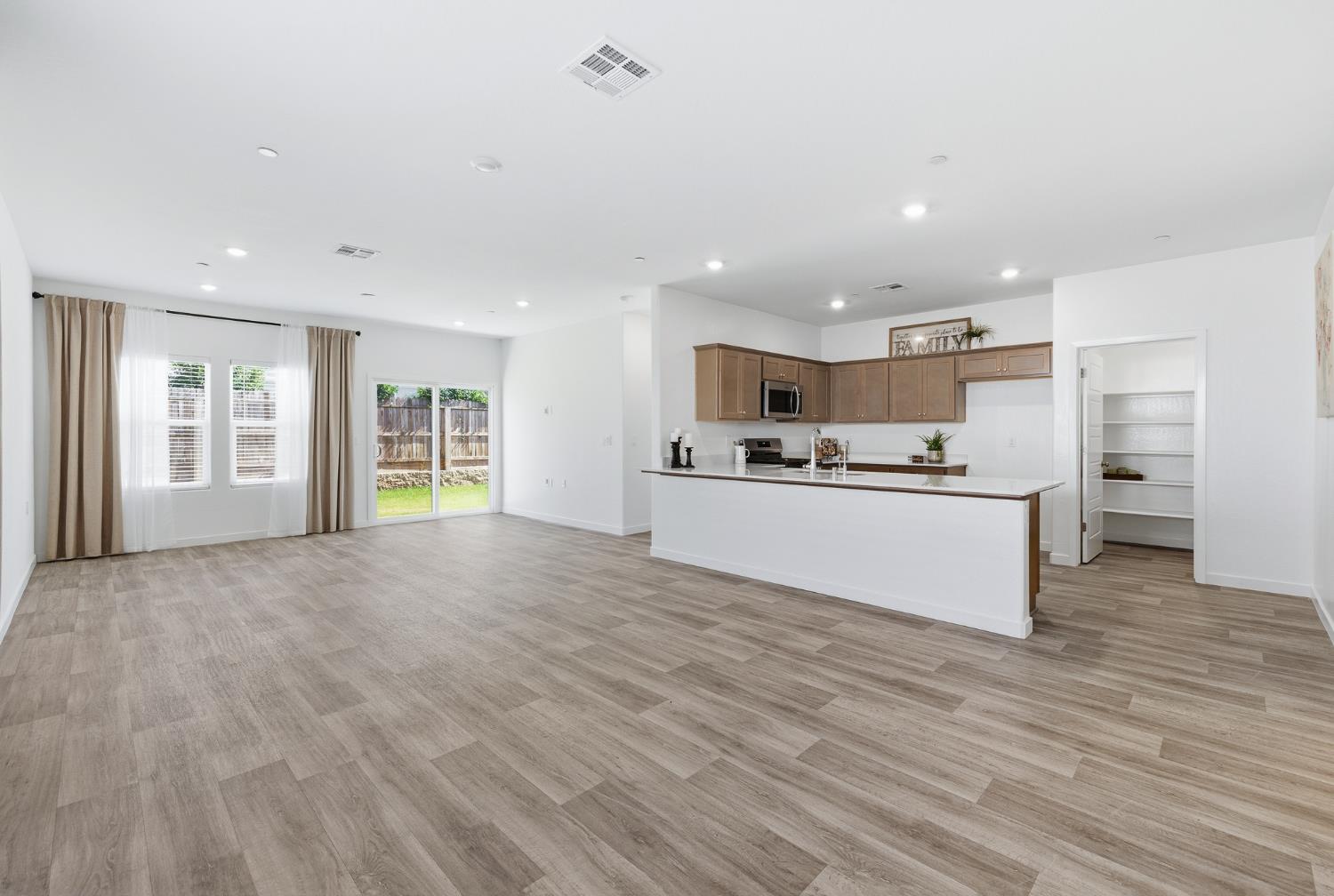 7034 W Willis, Fresno, CA 93723