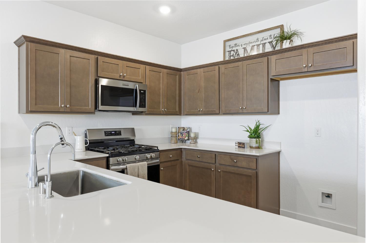 7034 W Willis, Fresno, CA 93723
