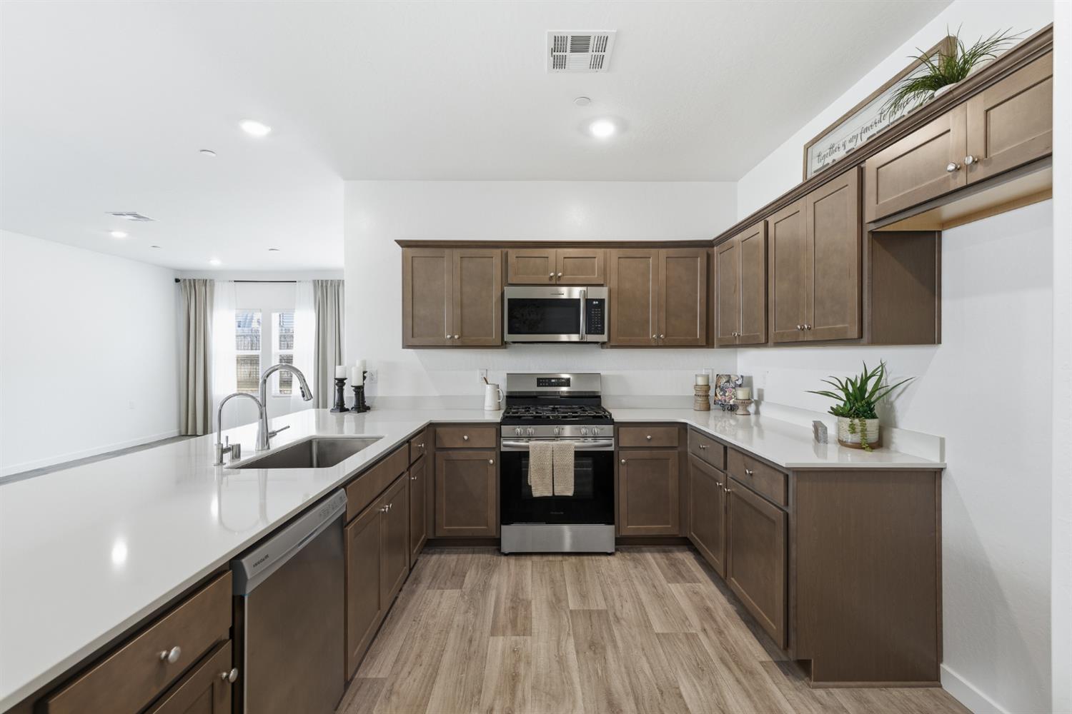 7034 W Willis, Fresno, CA 93723