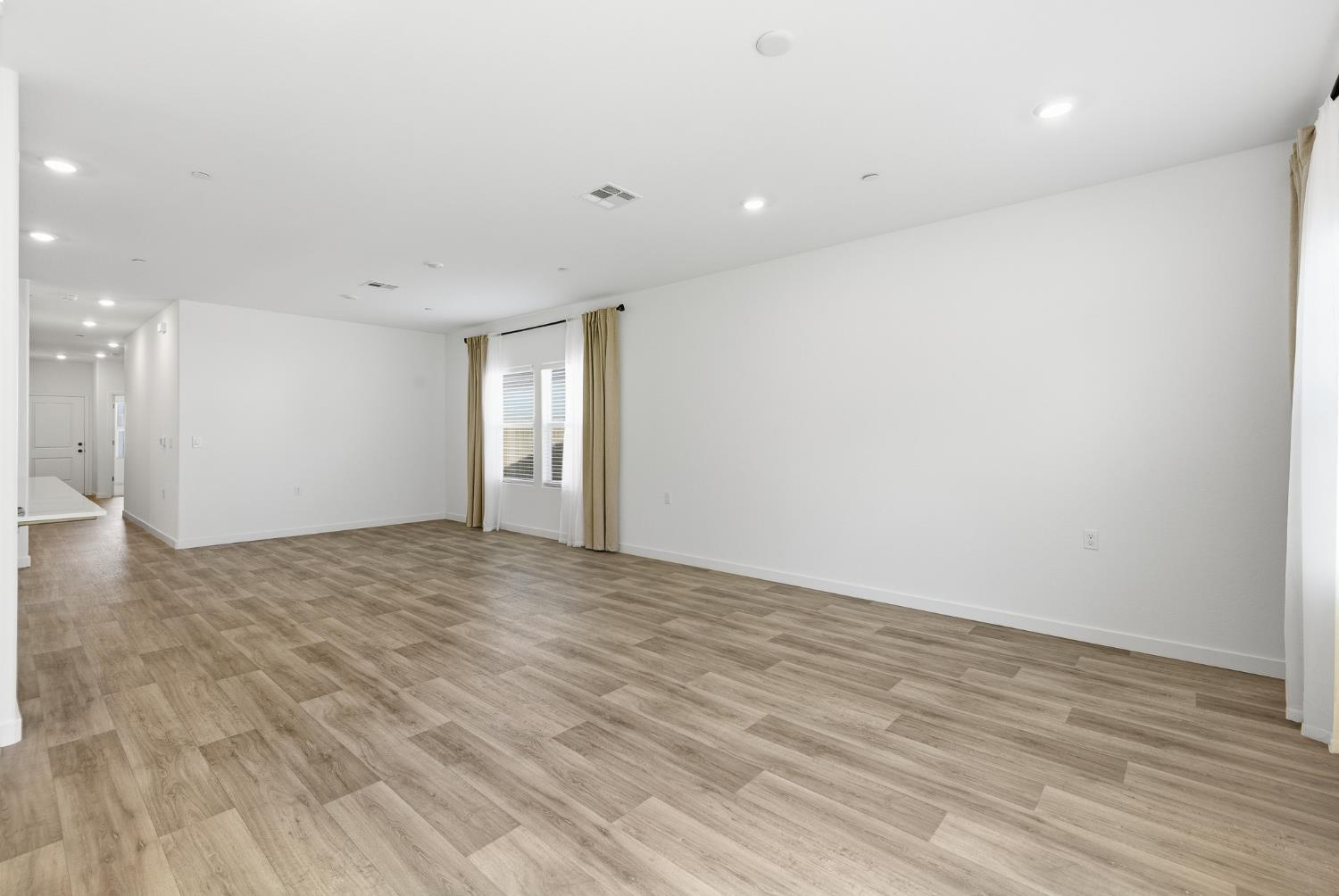 7034 W Willis, Fresno, CA 93723