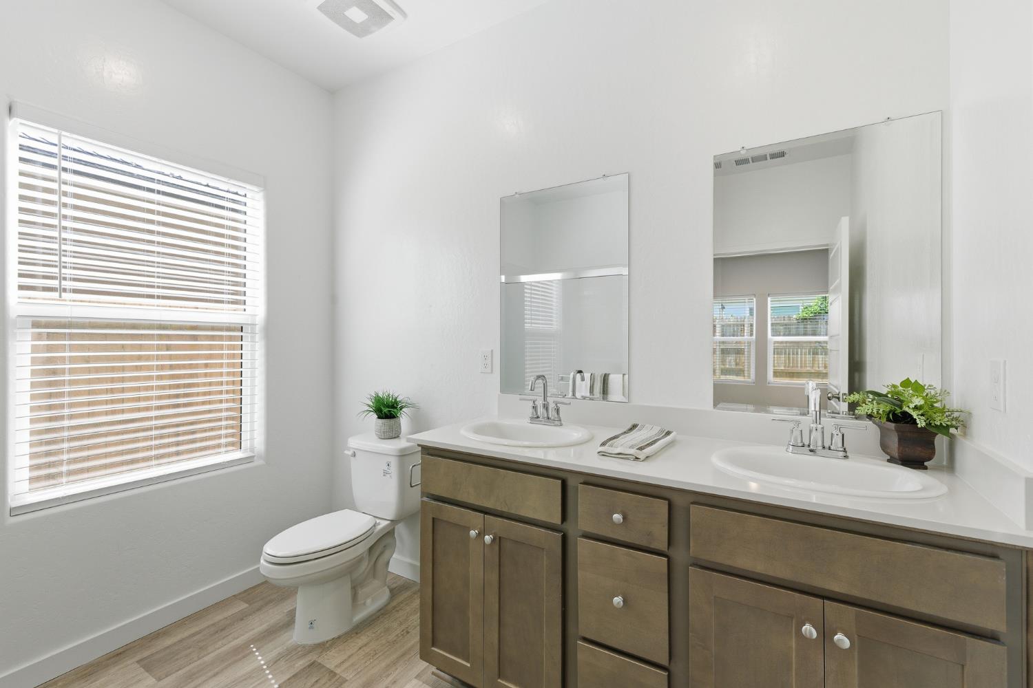 7034 W Willis, Fresno, CA 93723