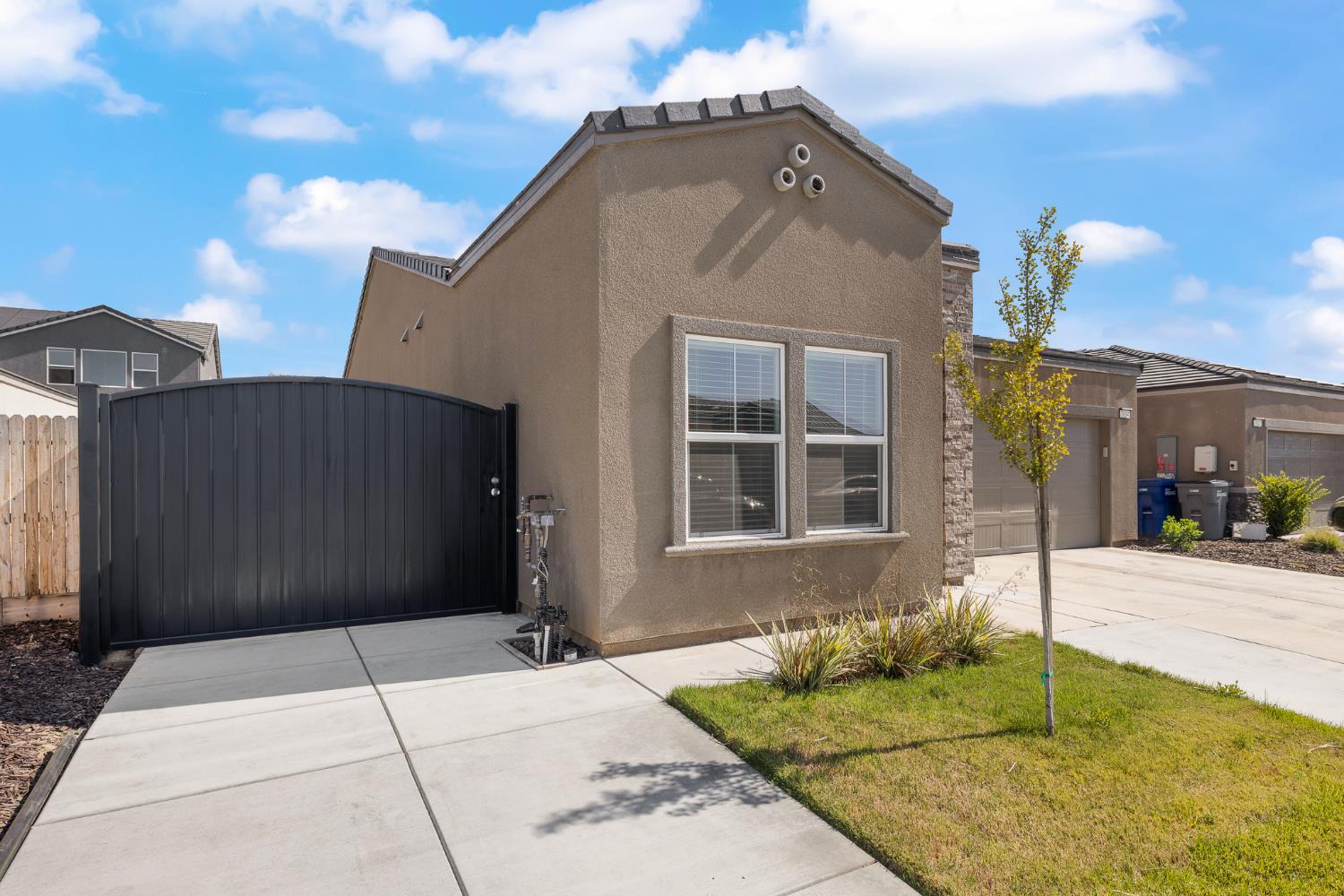 7034 W Willis, Fresno, CA 93723