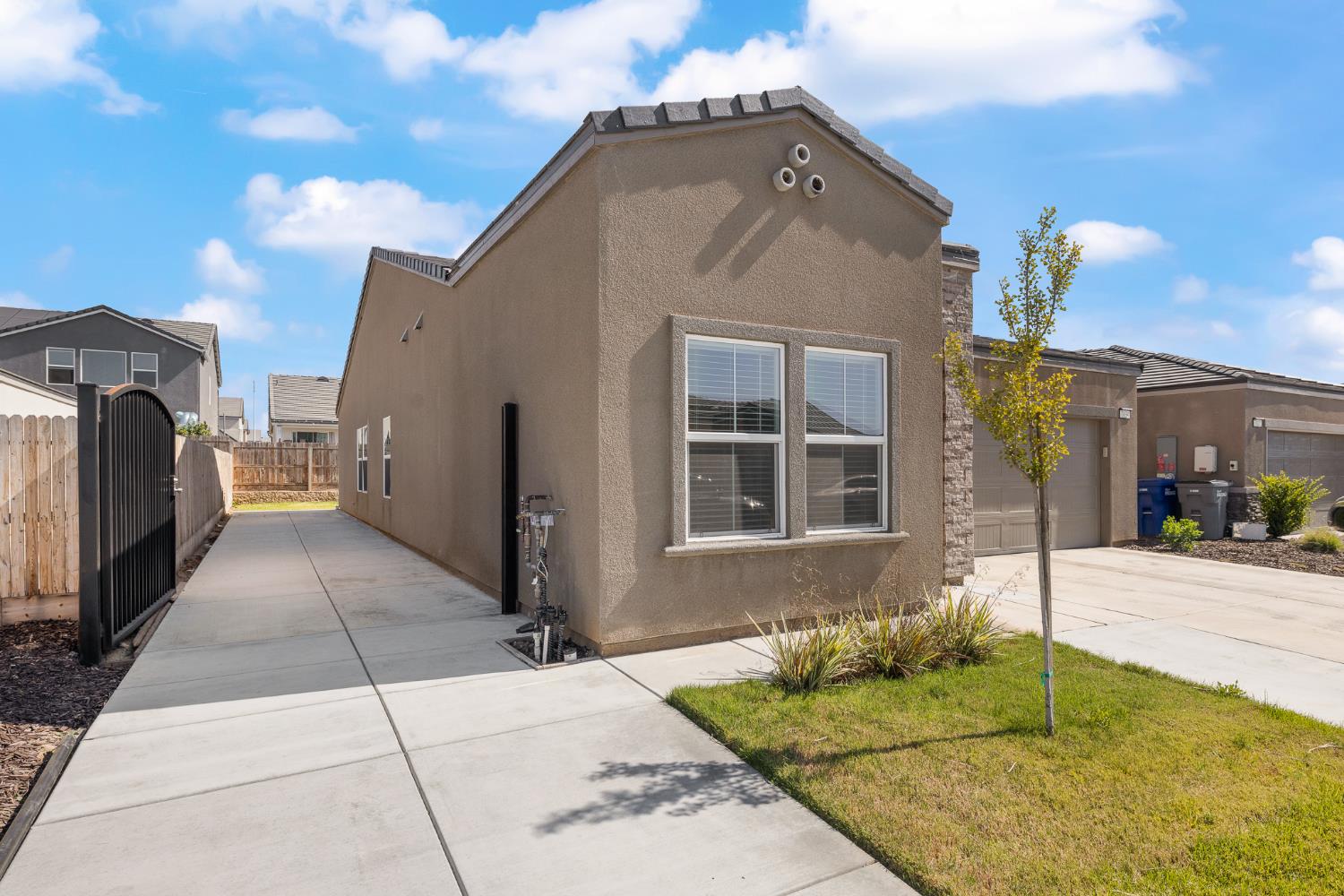 7034 W Willis, Fresno, CA 93723