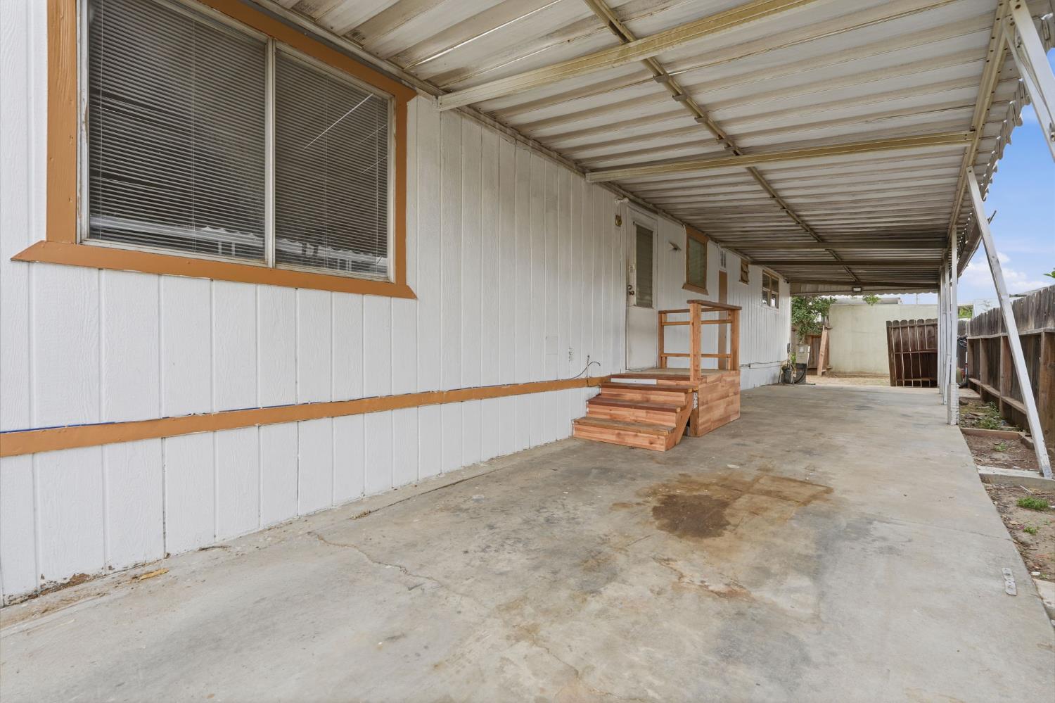 852 E Grangeville Blvd #SPC62, Hanford, CA 93230