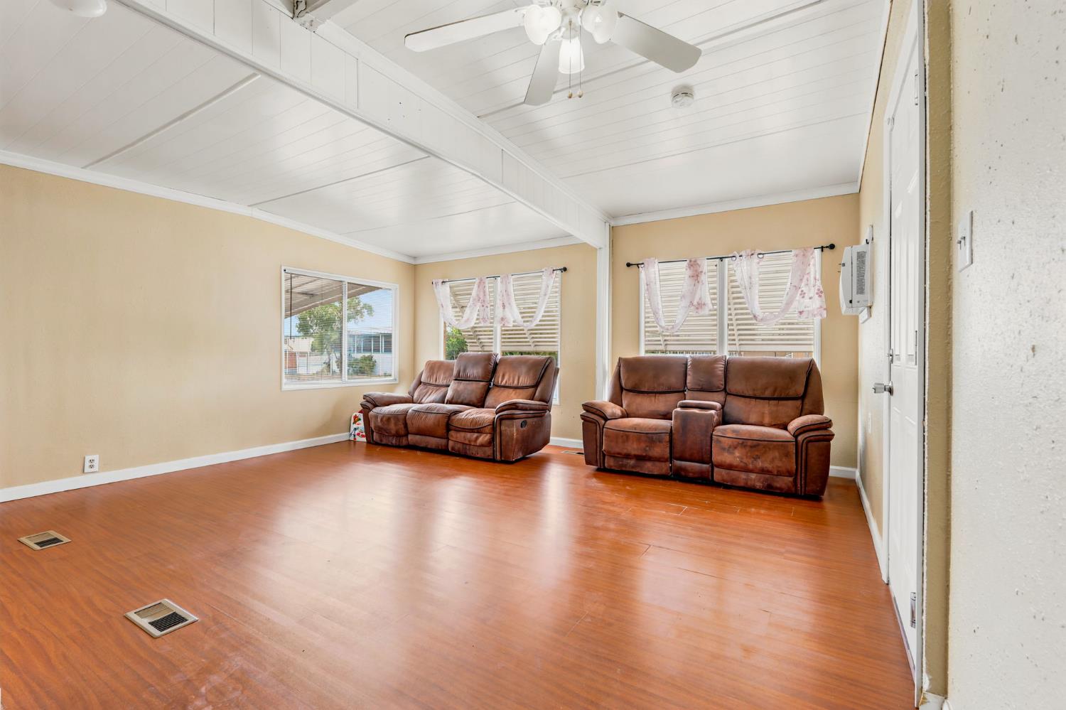 852 E Grangeville Blvd #SPC62, Hanford, CA 93230