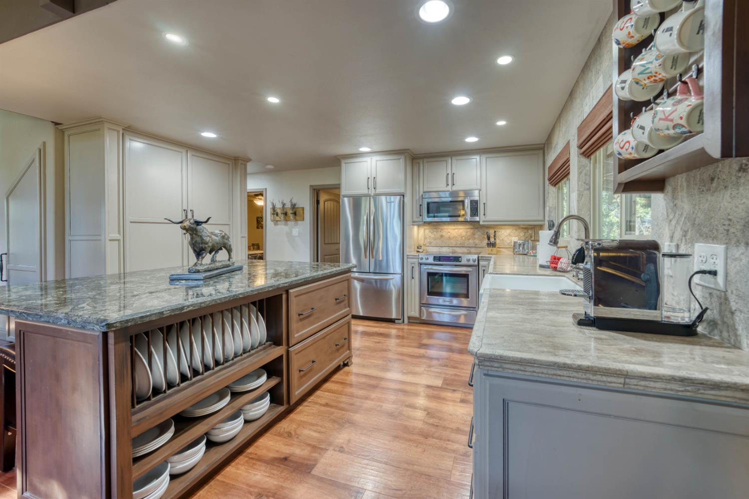 42165 Smoke Tree Lane, Shaver Lake, CA 93664