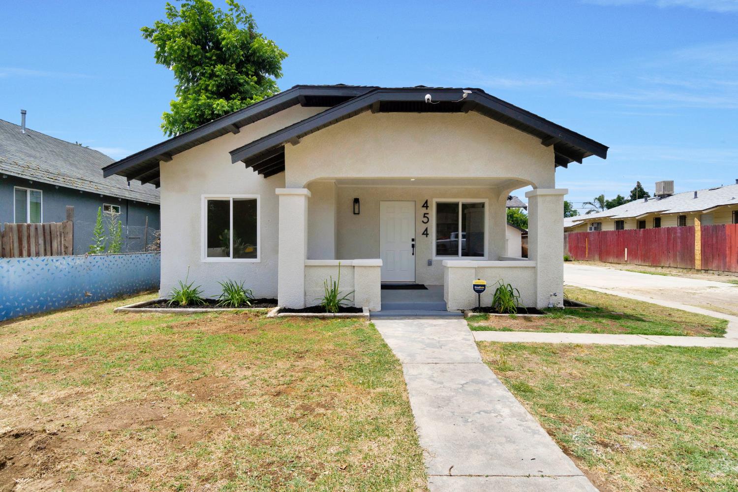 454 S Sierra Vista, Fresno, CA 93702
