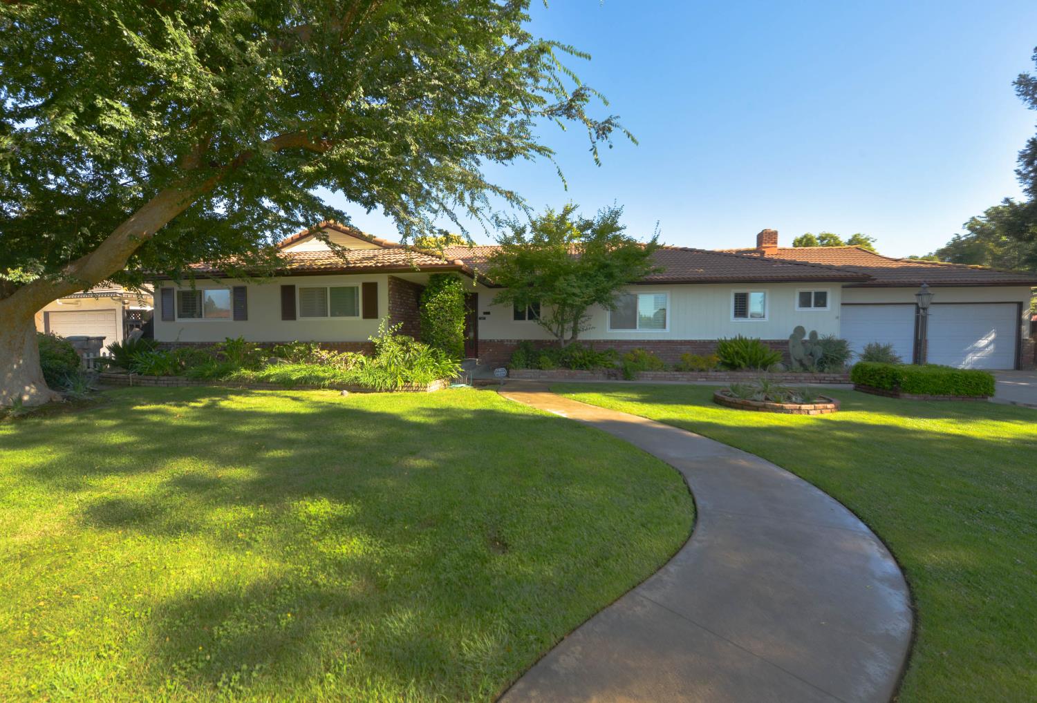 1636 W Vartikian Ave, Fresno, CA 93711