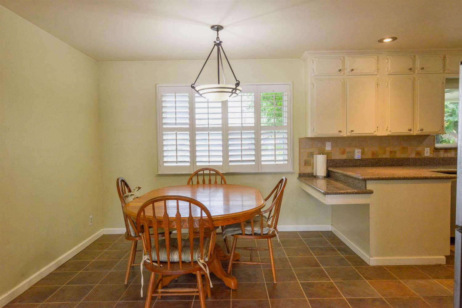 1636 W Vartikian Ave, Fresno, CA 93711