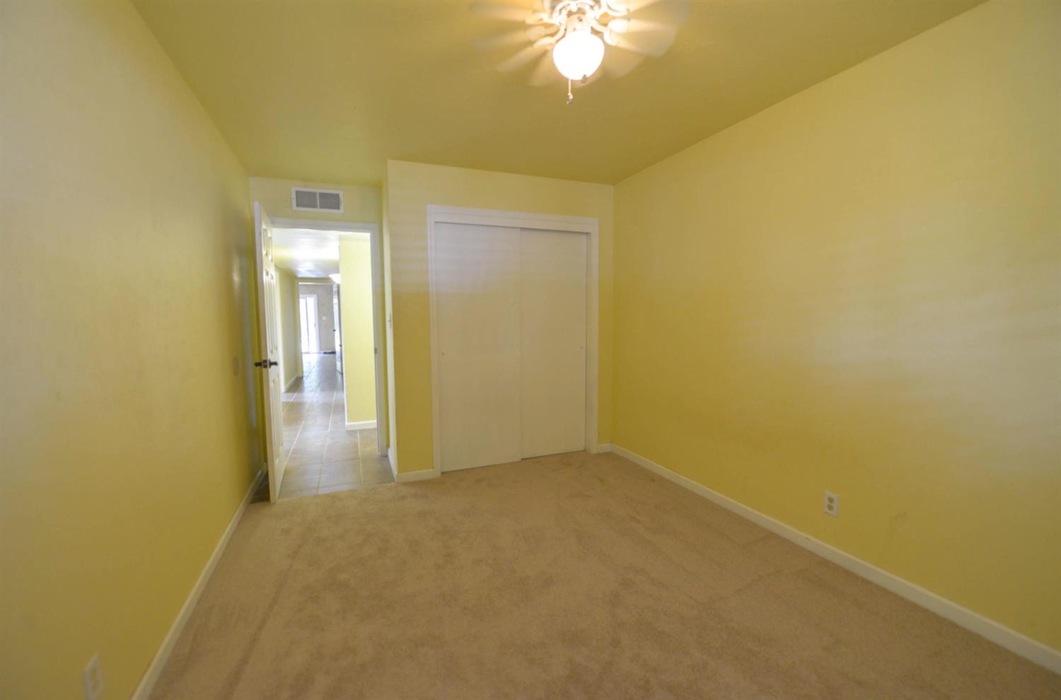 1636 W Vartikian Ave, Fresno, CA 93711