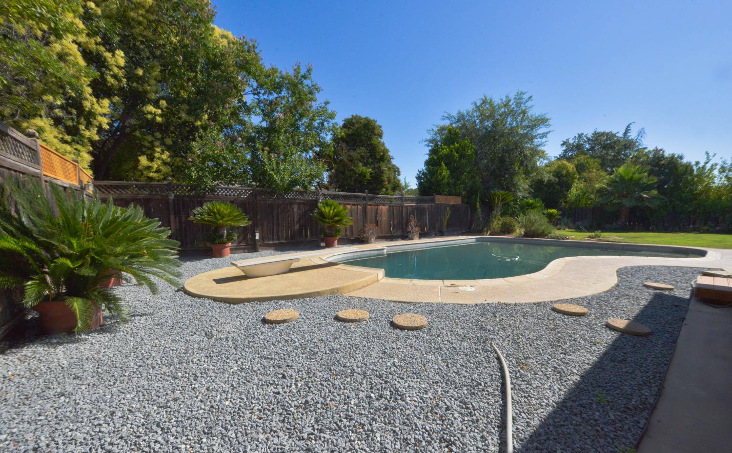 1636 W Vartikian Ave, Fresno, CA 93711