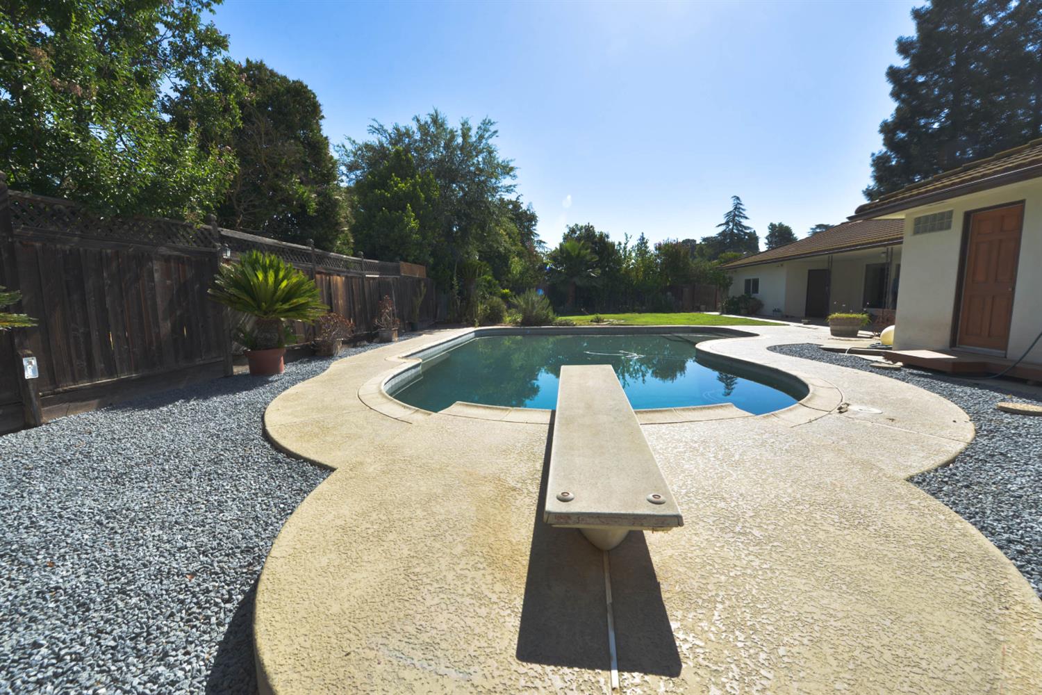 1636 W Vartikian Ave, Fresno, CA 93711