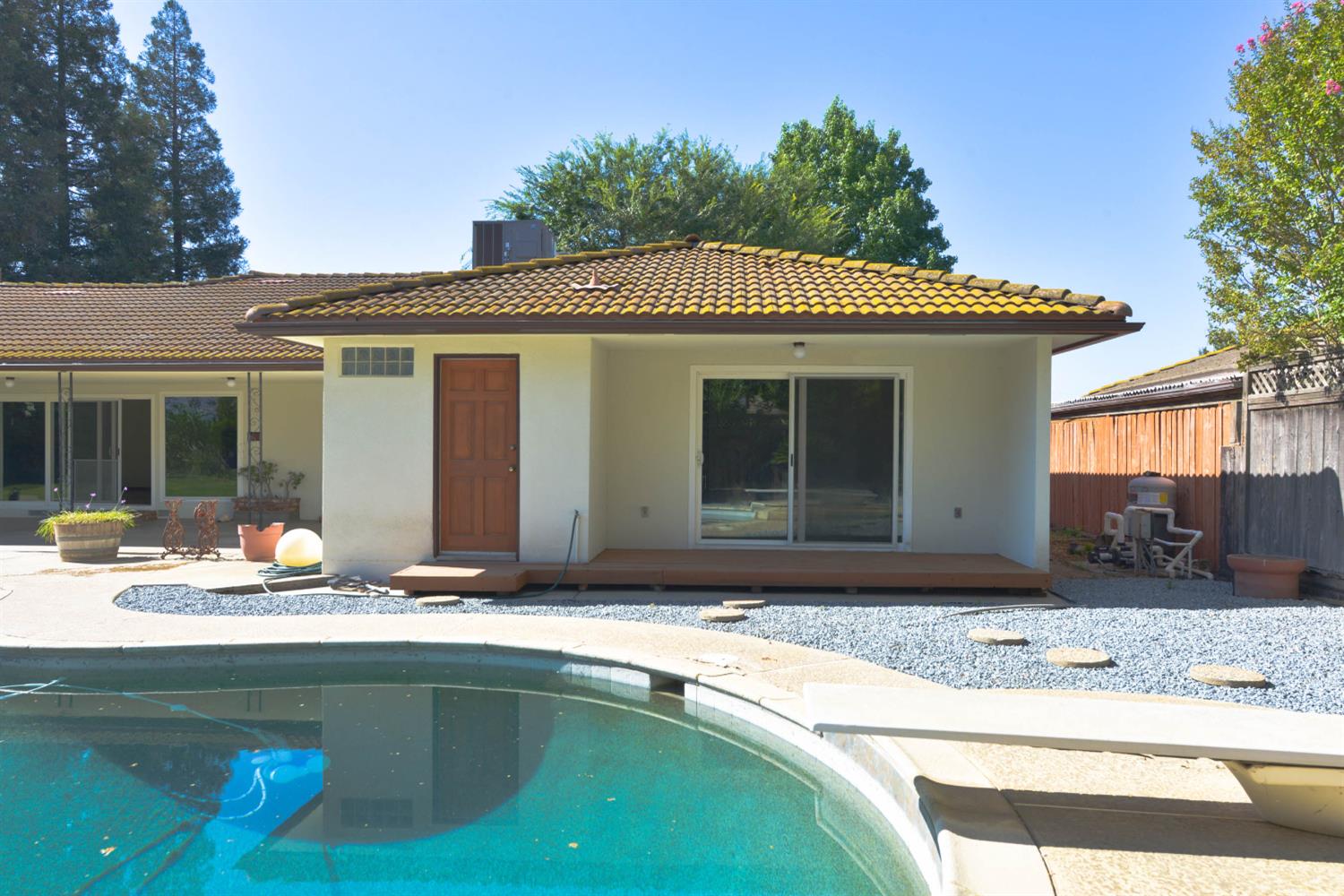 1636 W Vartikian Ave, Fresno, CA 93711