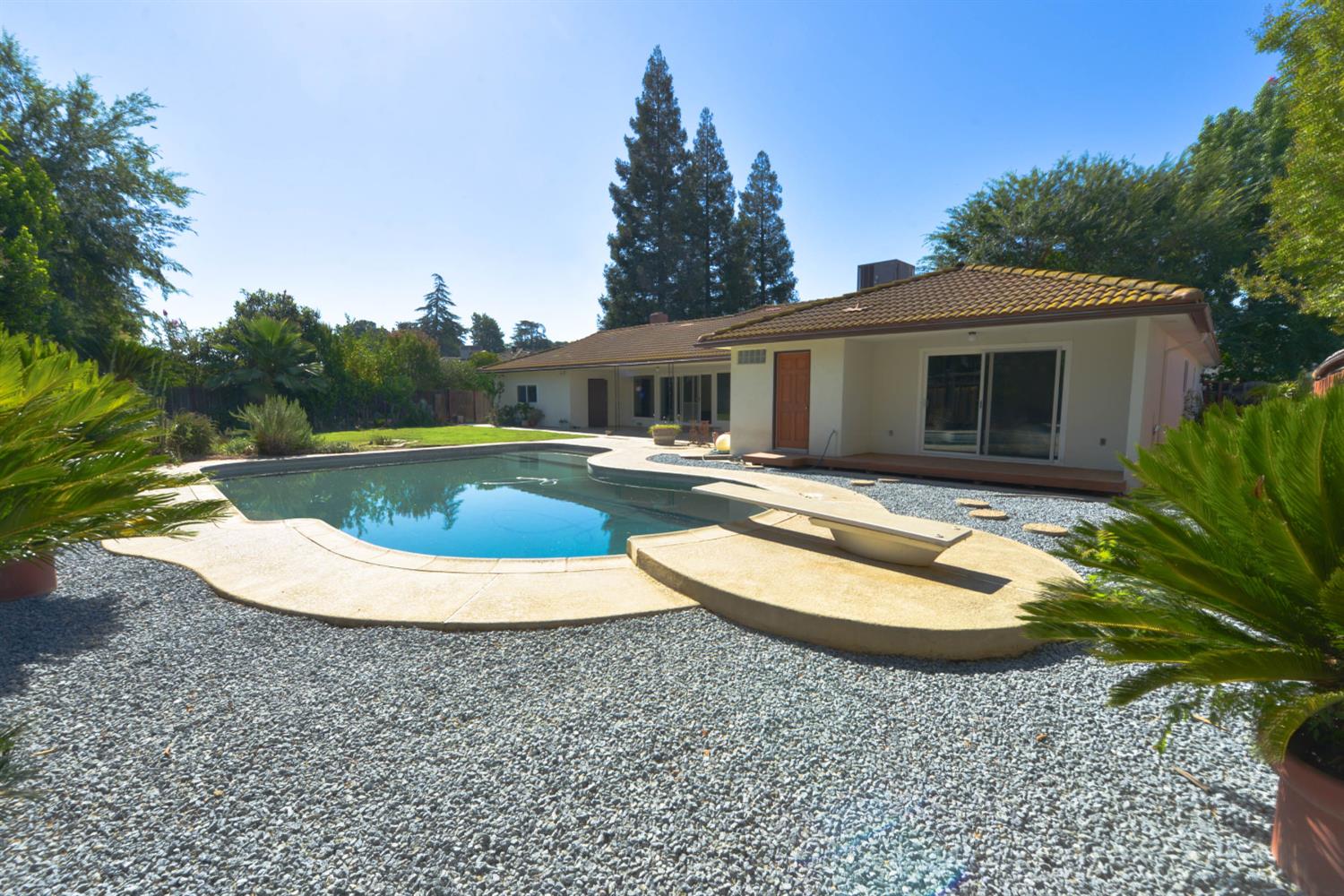 1636 W Vartikian Ave, Fresno, CA 93711