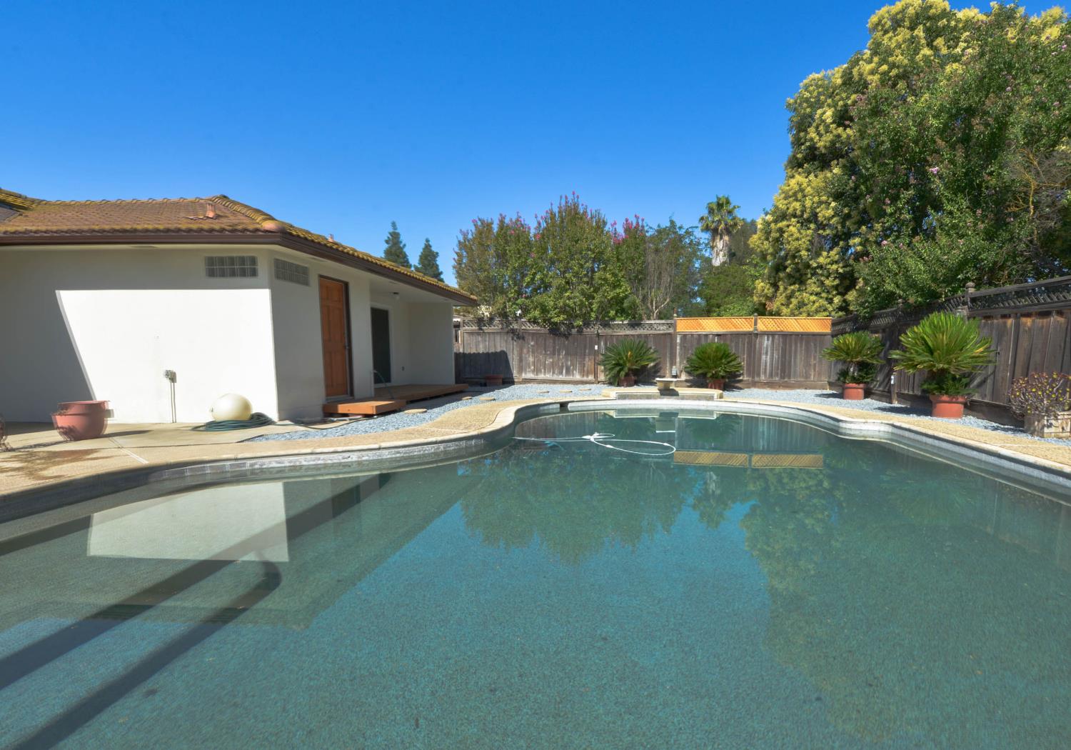 1636 W Vartikian Ave, Fresno, CA 93711