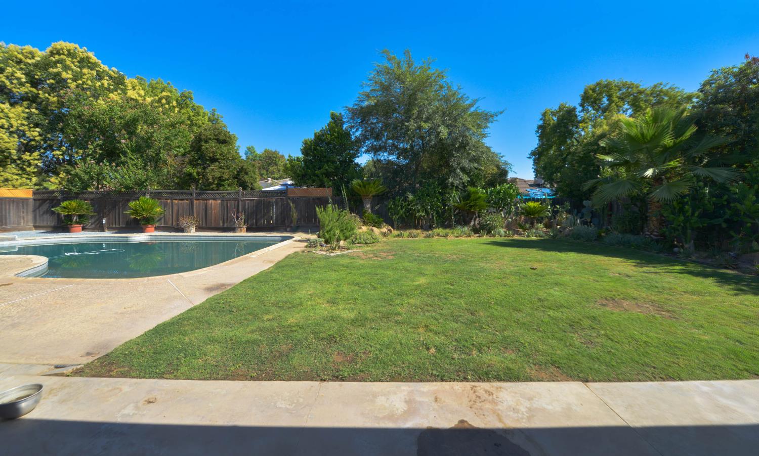 1636 W Vartikian Ave, Fresno, CA 93711