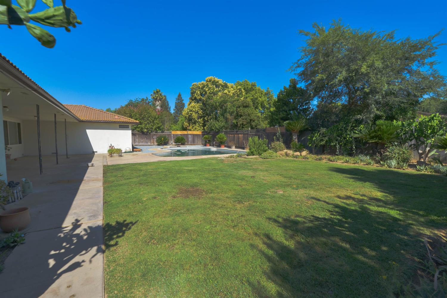 1636 W Vartikian Ave, Fresno, CA 93711