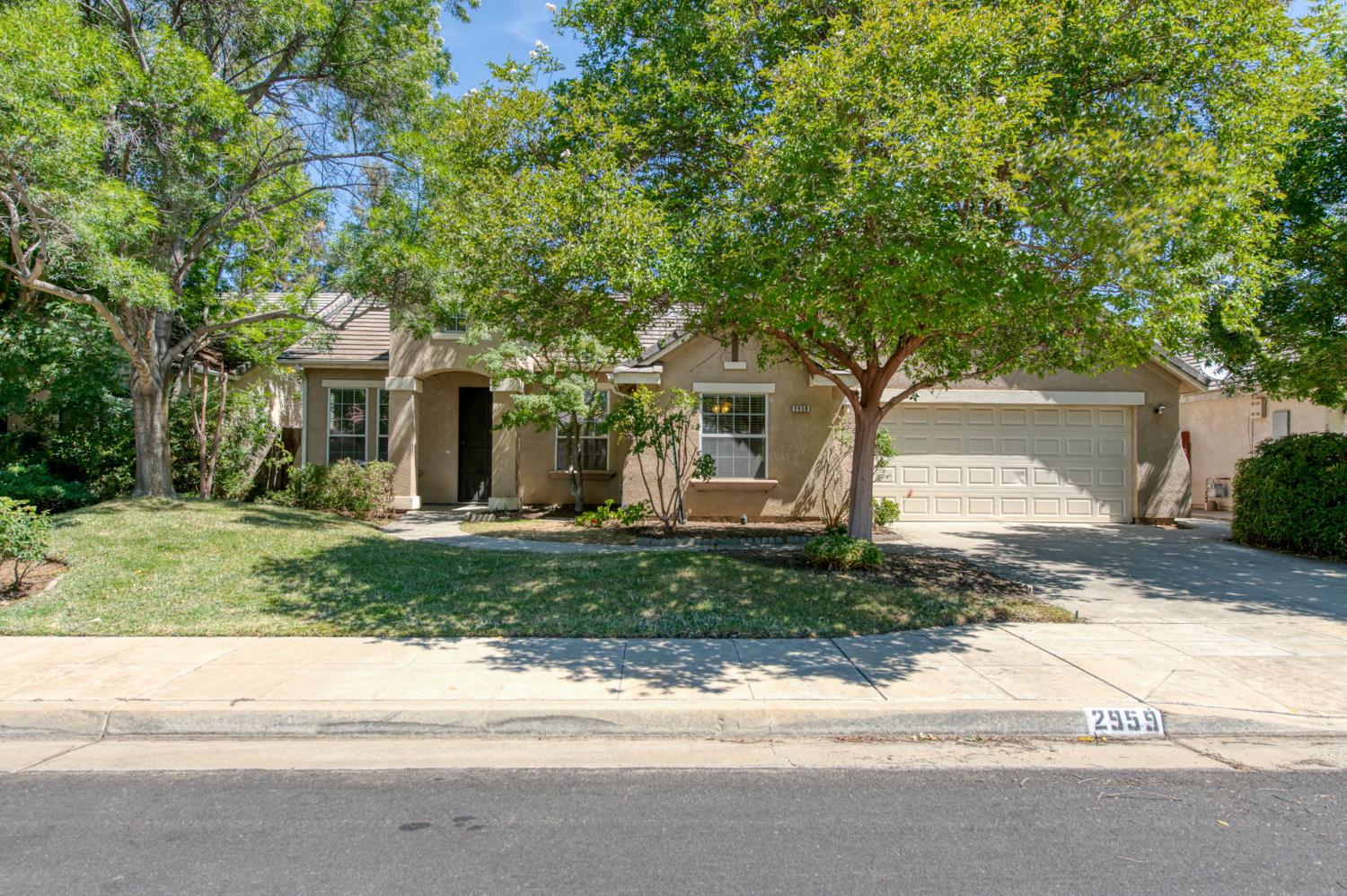 2959 Swift Ave, Clovis, CA 93611