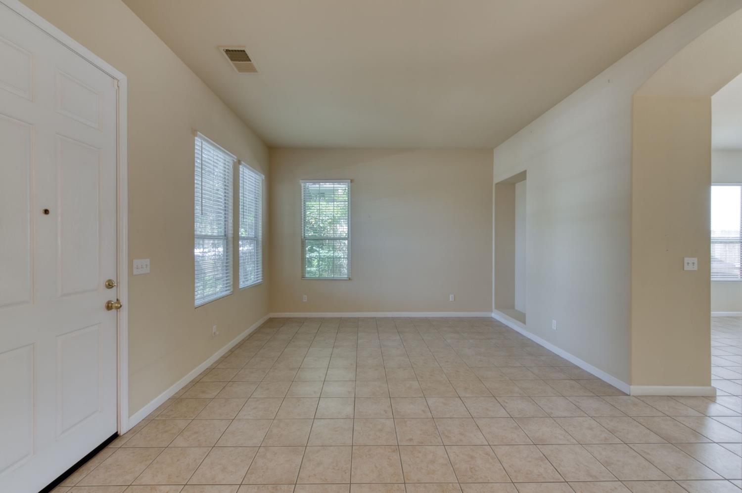 2959 Swift Ave, Clovis, CA 93611