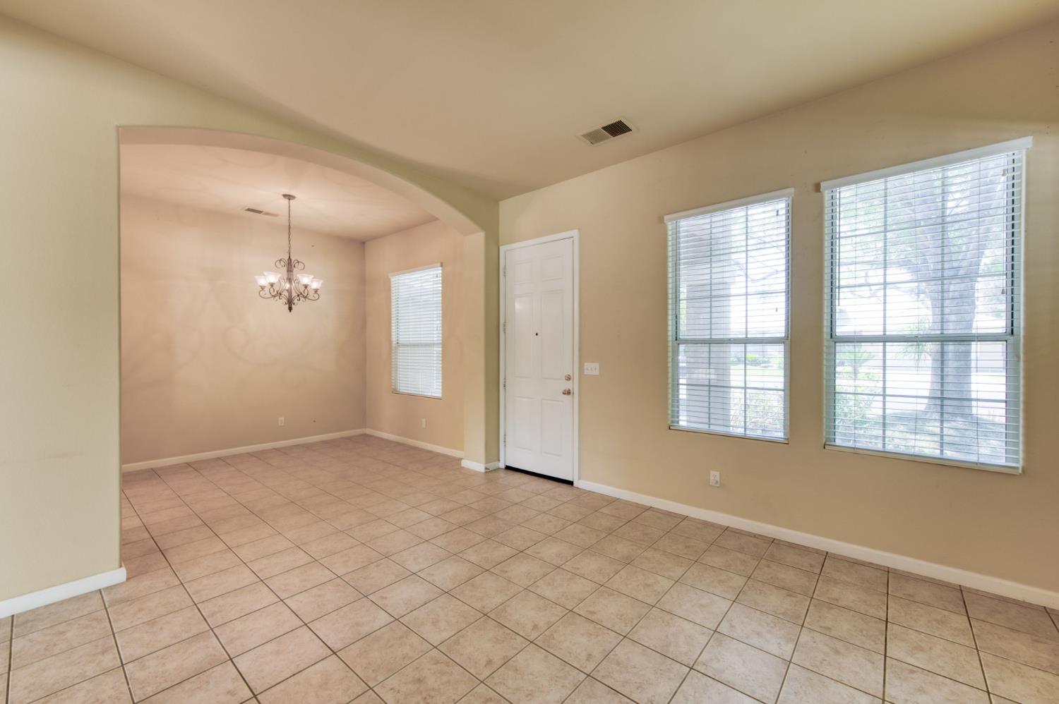 2959 Swift Ave, Clovis, CA 93611