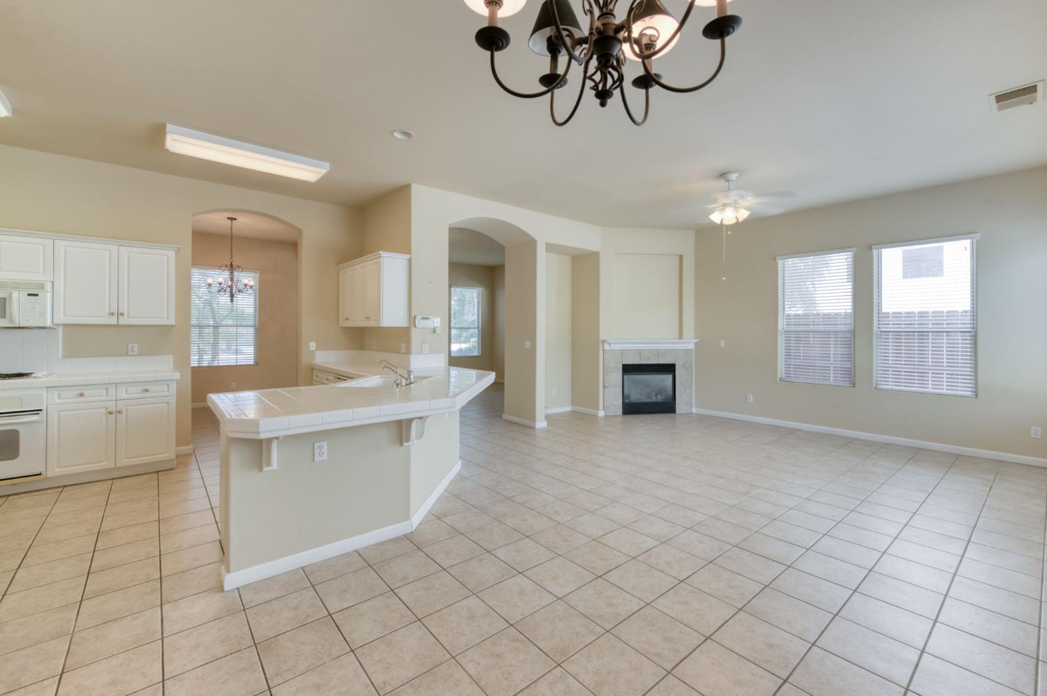 2959 Swift Ave, Clovis, CA 93611