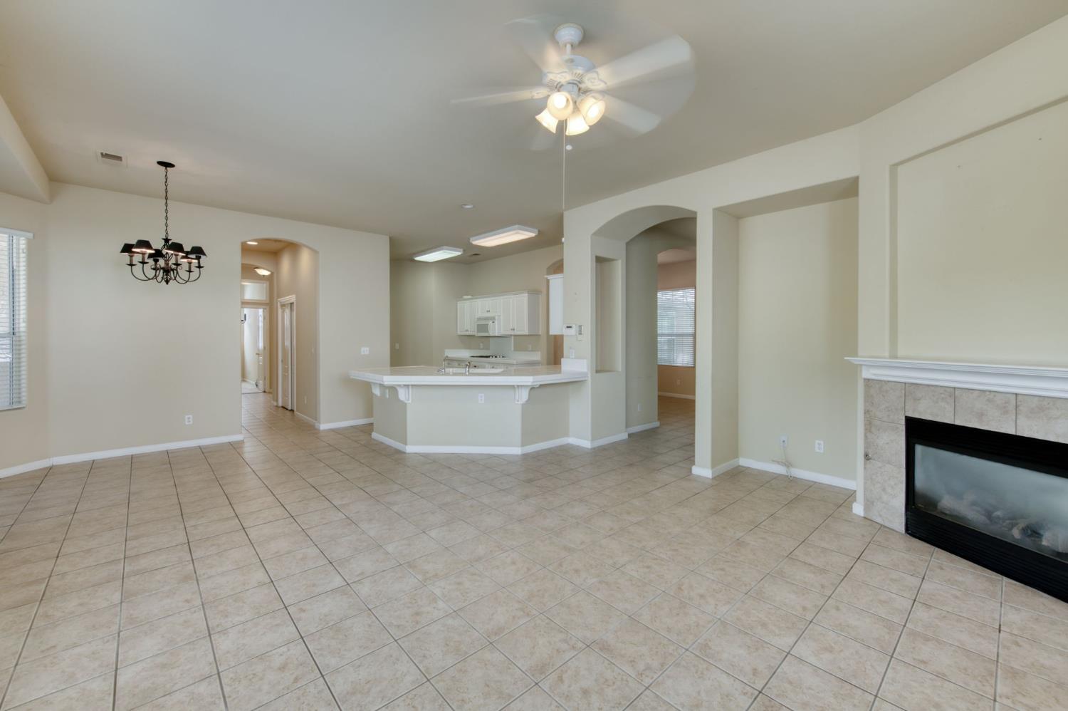 2959 Swift Ave, Clovis, CA 93611