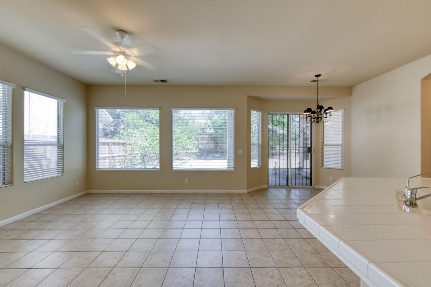 2959 Swift Ave, Clovis, CA 93611