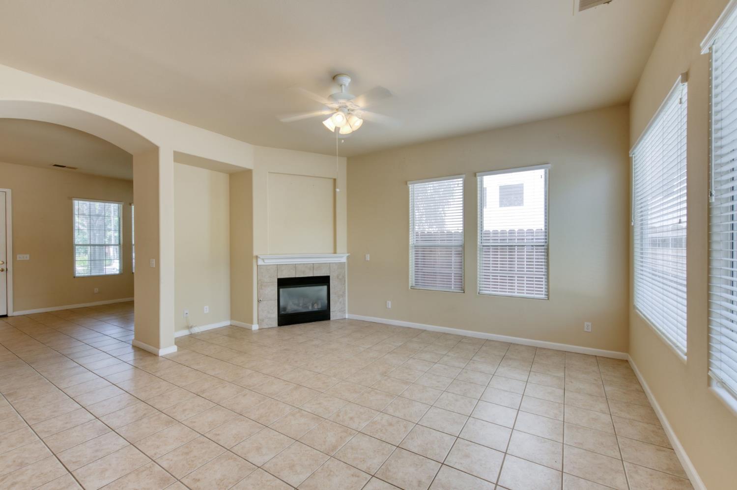2959 Swift Ave, Clovis, CA 93611