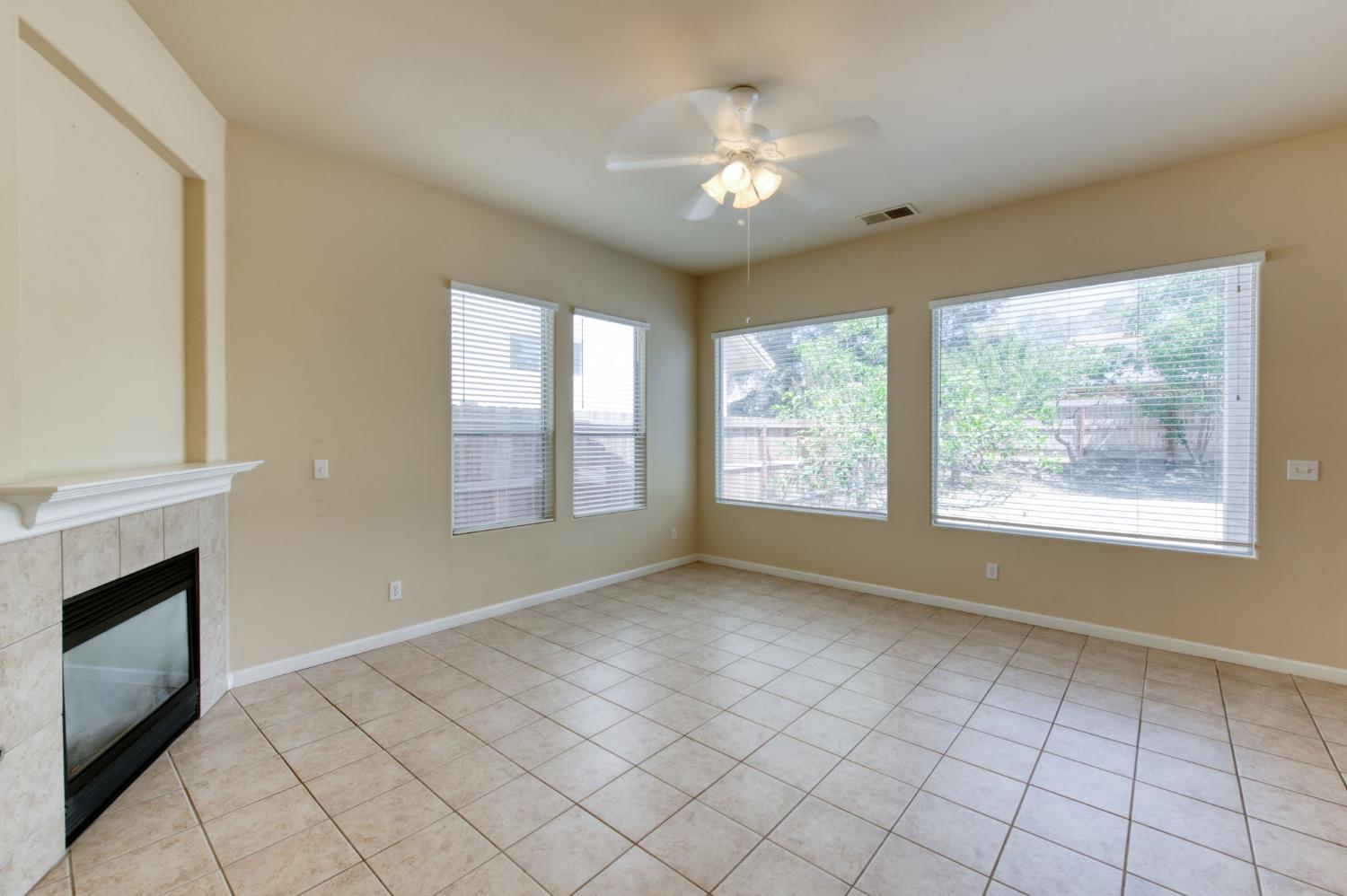 2959 Swift Ave, Clovis, CA 93611