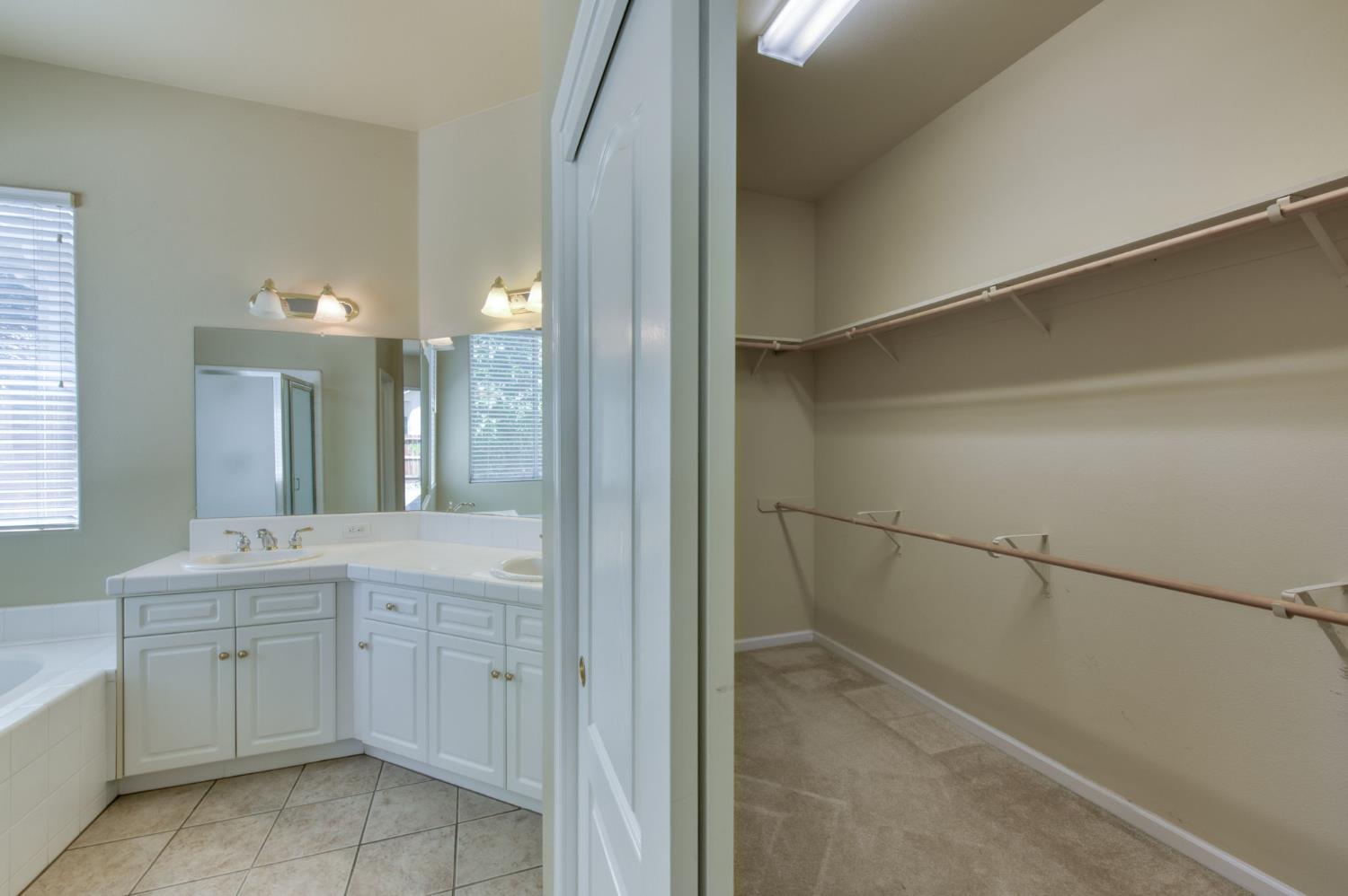2959 Swift Ave, Clovis, CA 93611