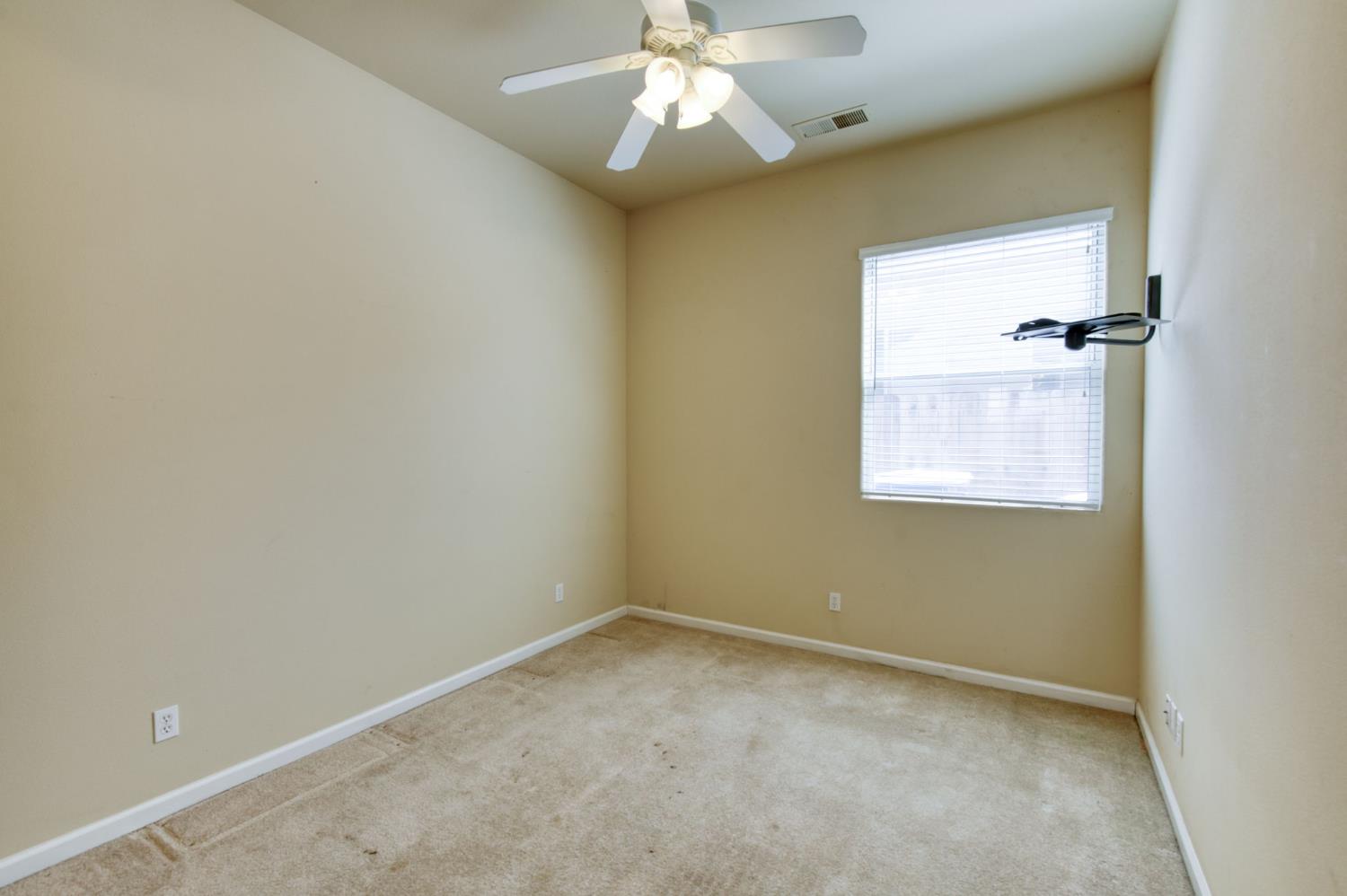 2959 Swift Ave, Clovis, CA 93611